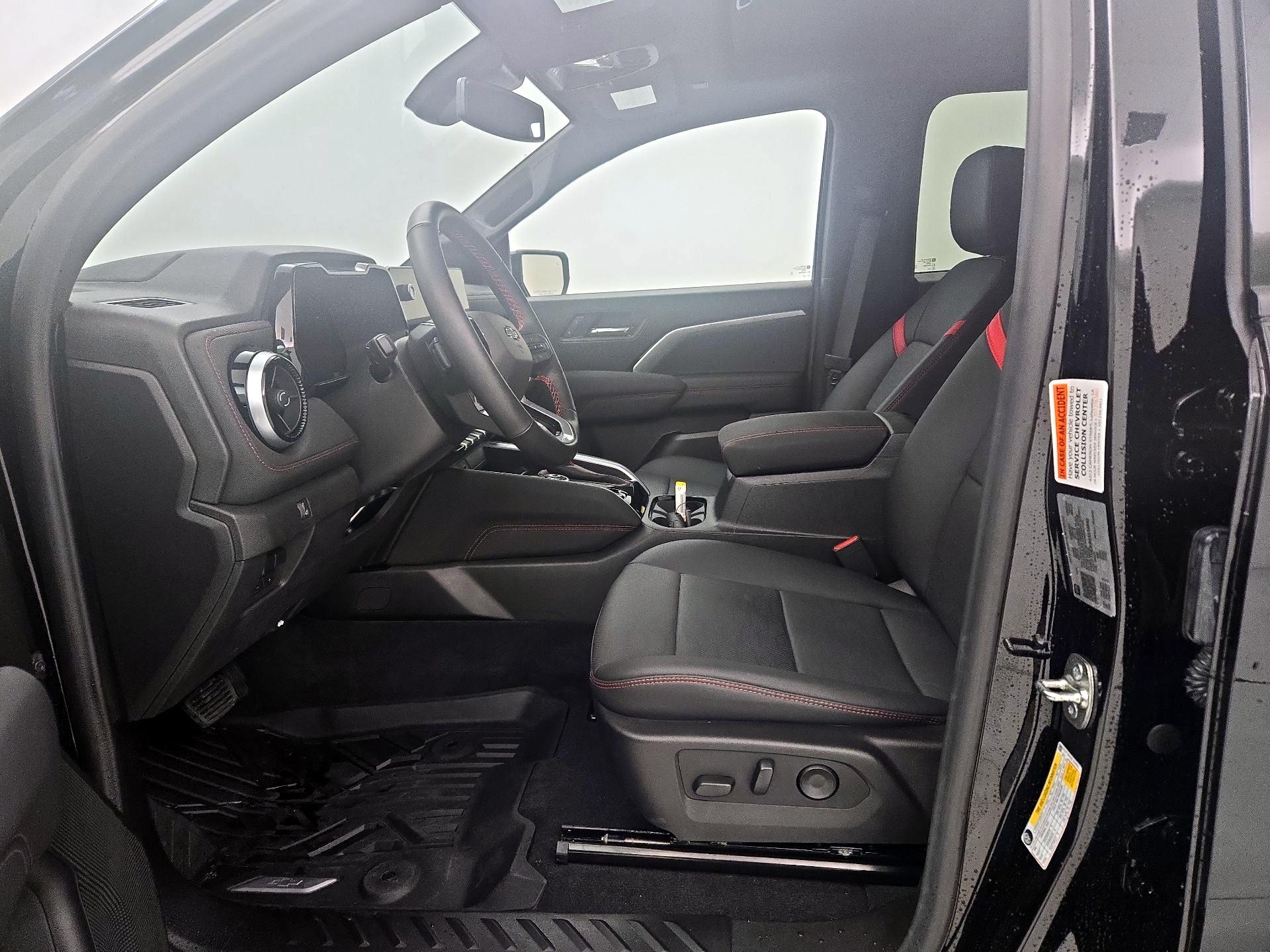 Thumbnail: 2025 Chevrolet Colorado - 11