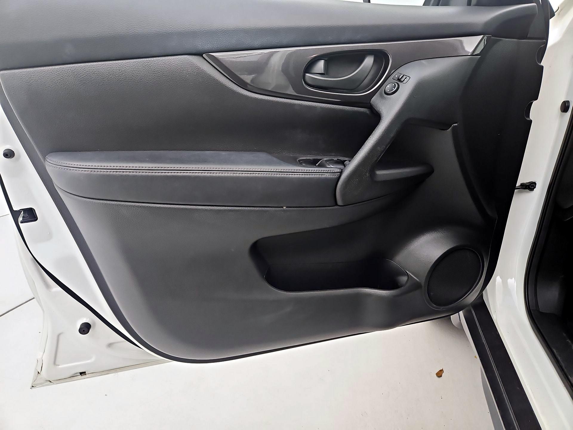 Thumbnail: 2019 Nissan Rogue - 12