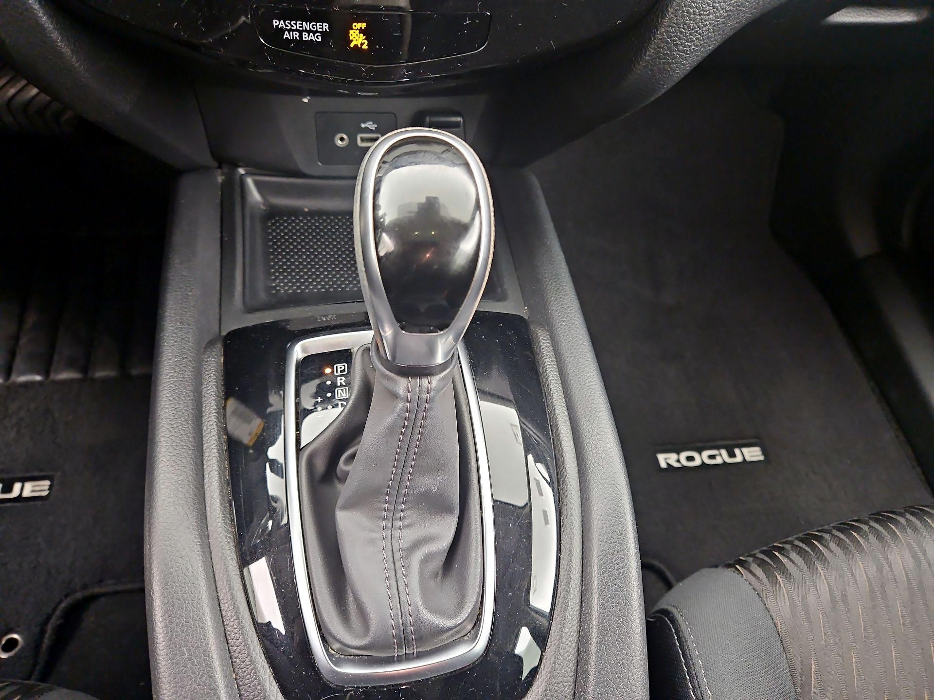 Thumbnail: 2019 Nissan Rogue - 17