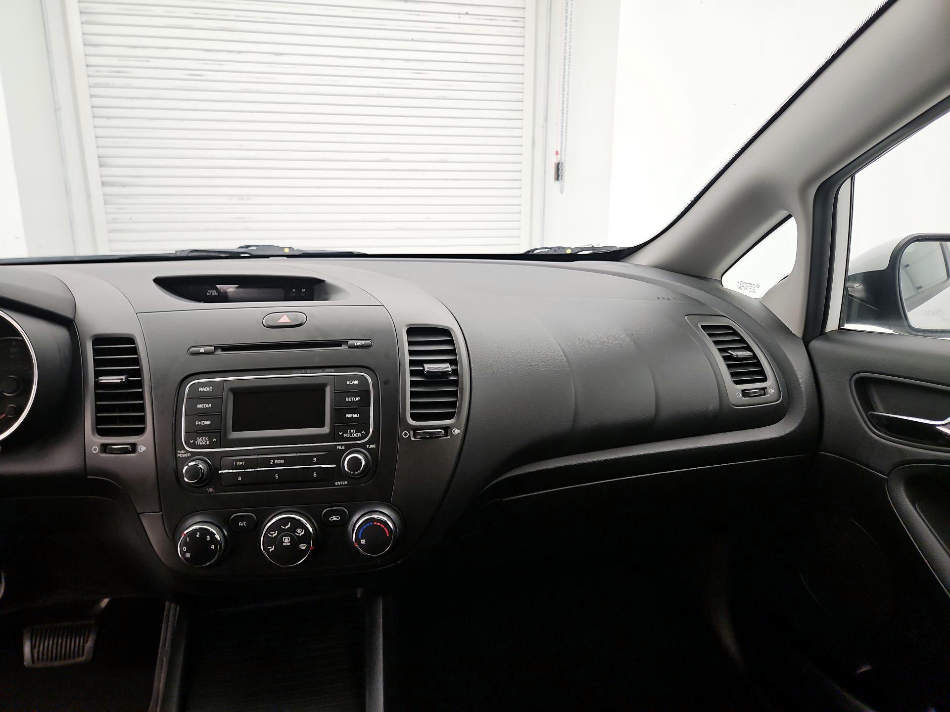 Thumbnail: 2016 Kia Forte - 9