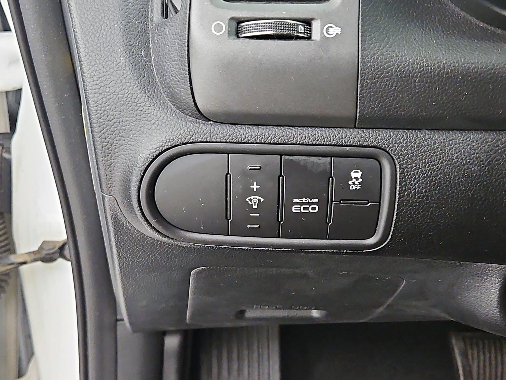 Thumbnail: 2016 Kia Forte - 13