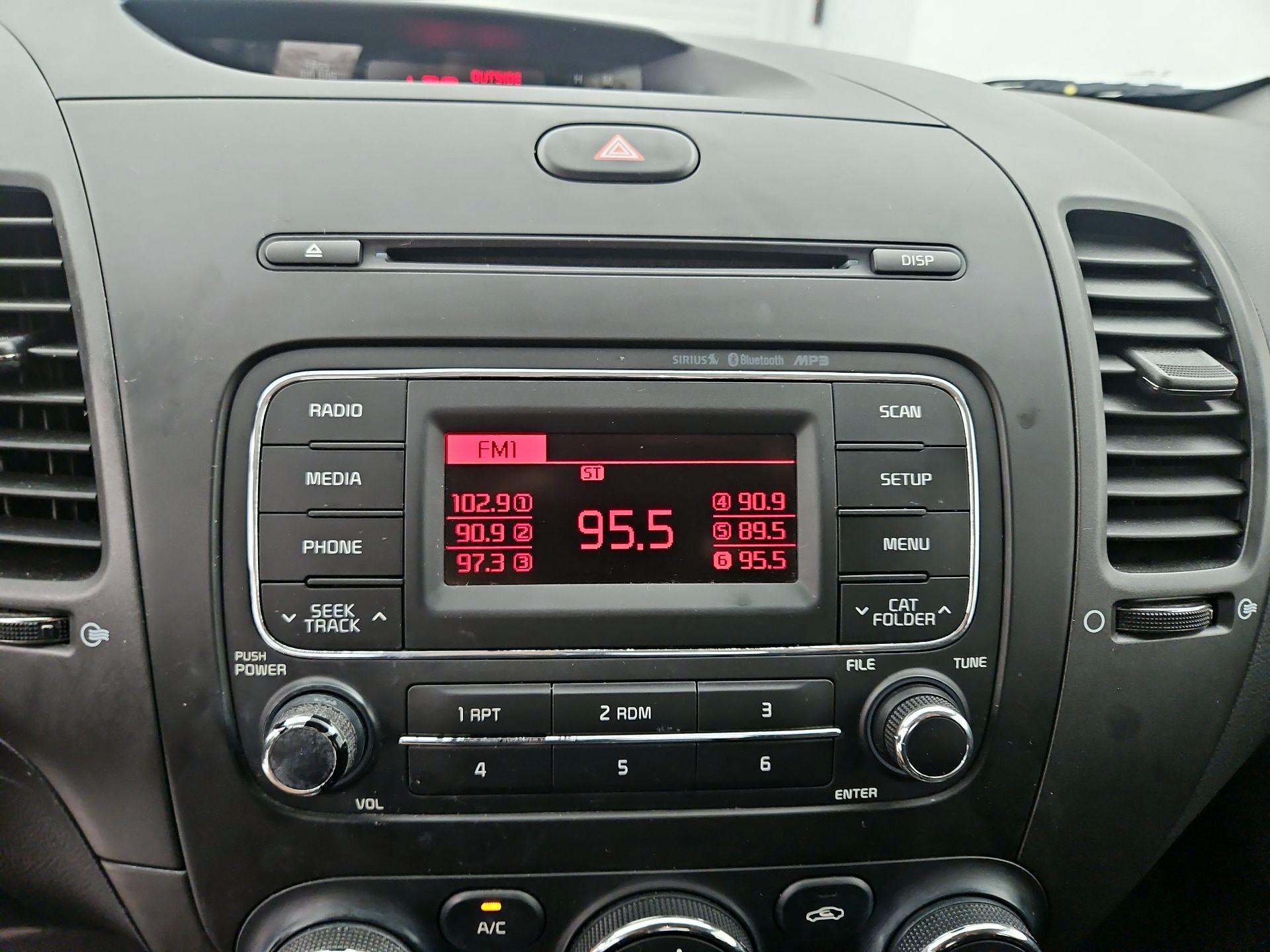 Thumbnail: 2016 Kia Forte - 14