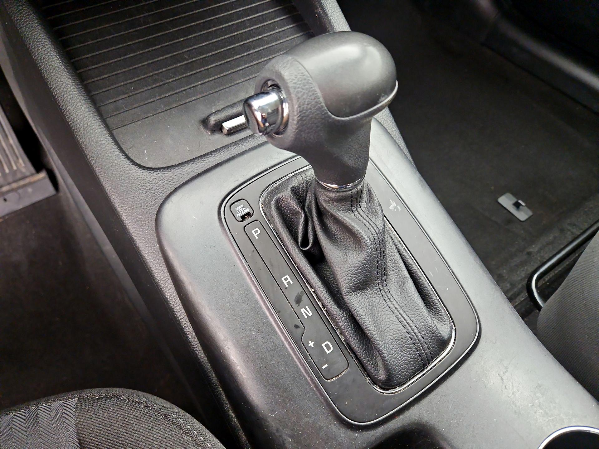 Thumbnail: 2016 Kia Forte - 16