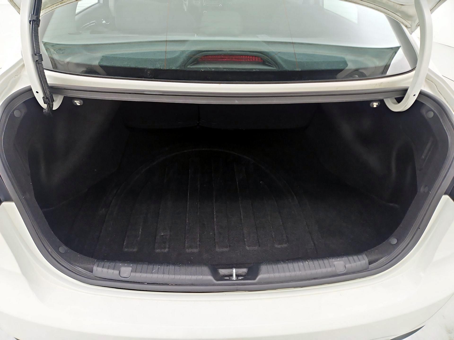 Thumbnail: 2016 Kia Forte - 18