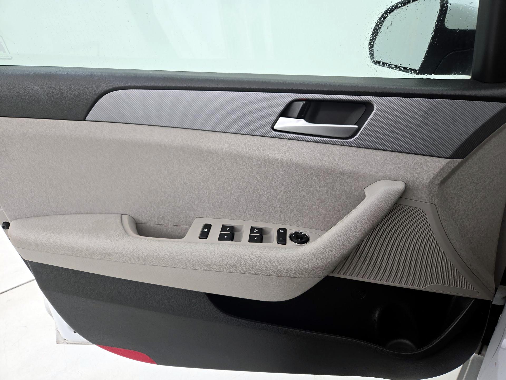 Thumbnail: 2019 Hyundai Sonata - 12