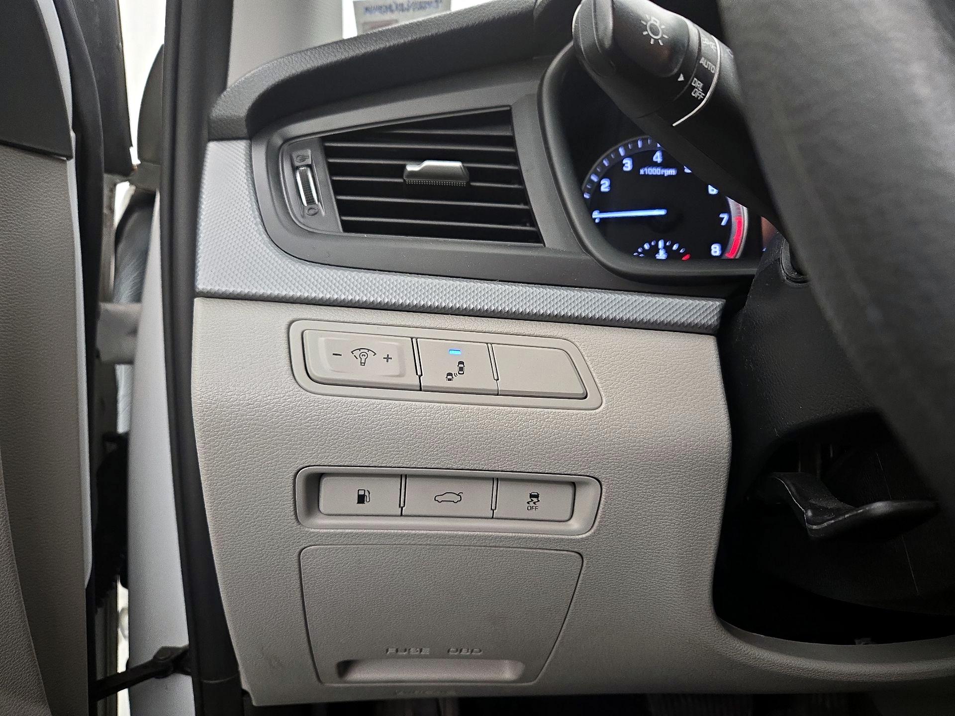 Thumbnail: 2019 Hyundai Sonata - 13