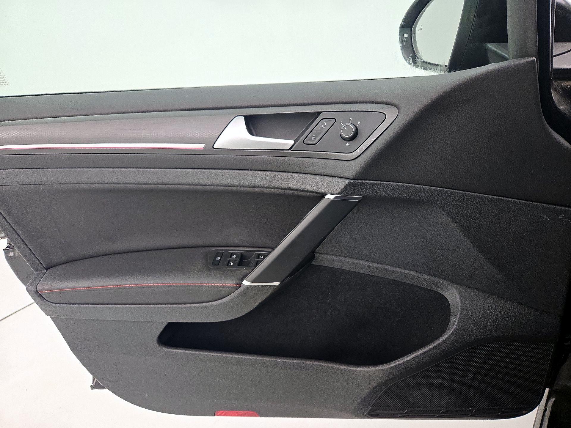 Thumbnail: 2020 Volkswagen Golf - 12