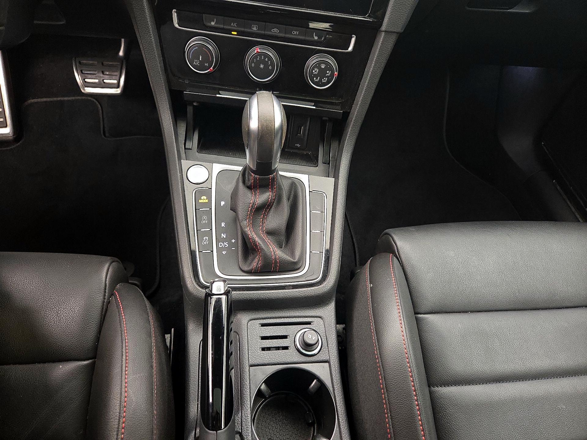 Thumbnail: 2020 Volkswagen Golf - 17