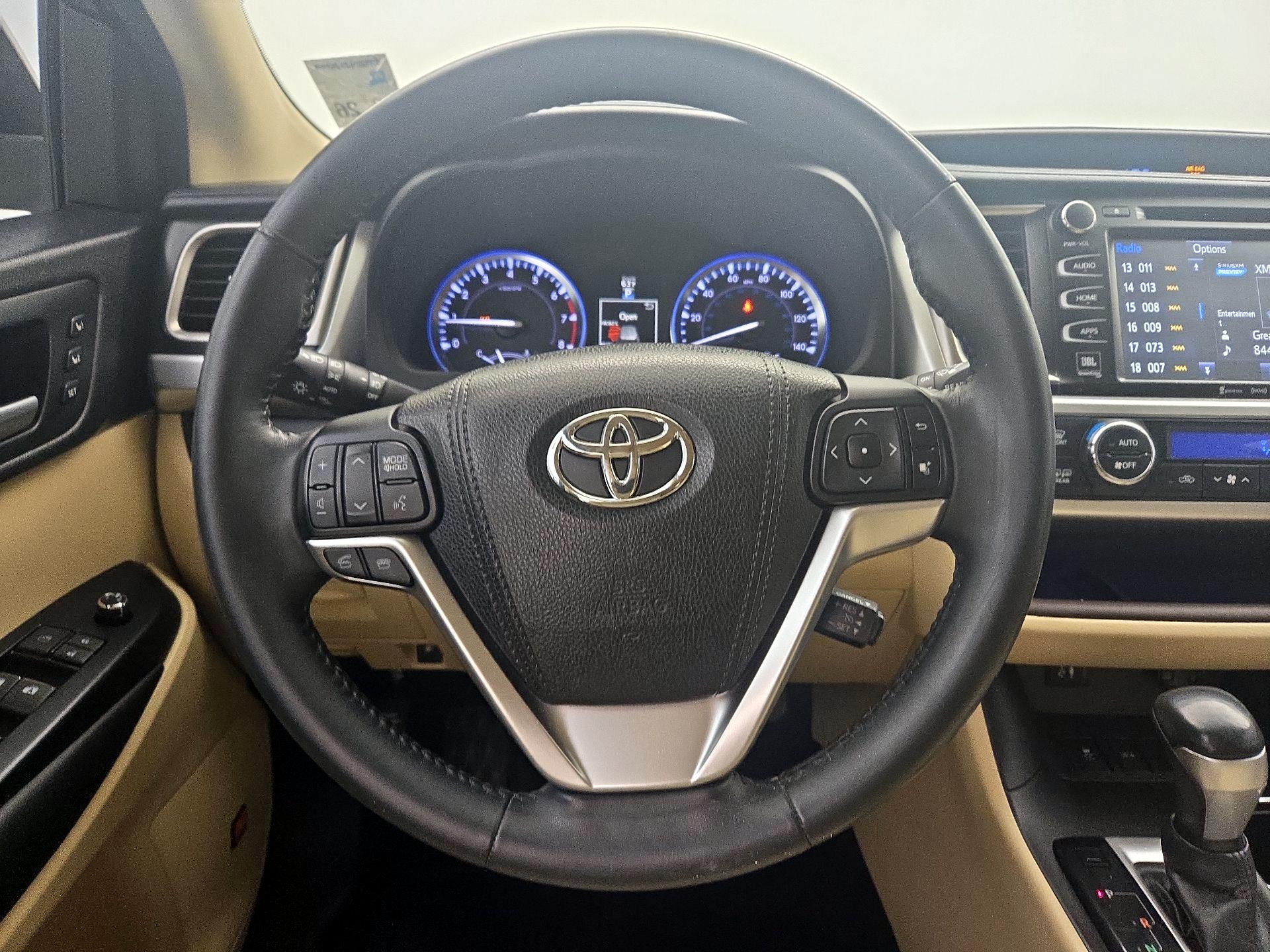 Thumbnail: 2016 Toyota Highlander - 10