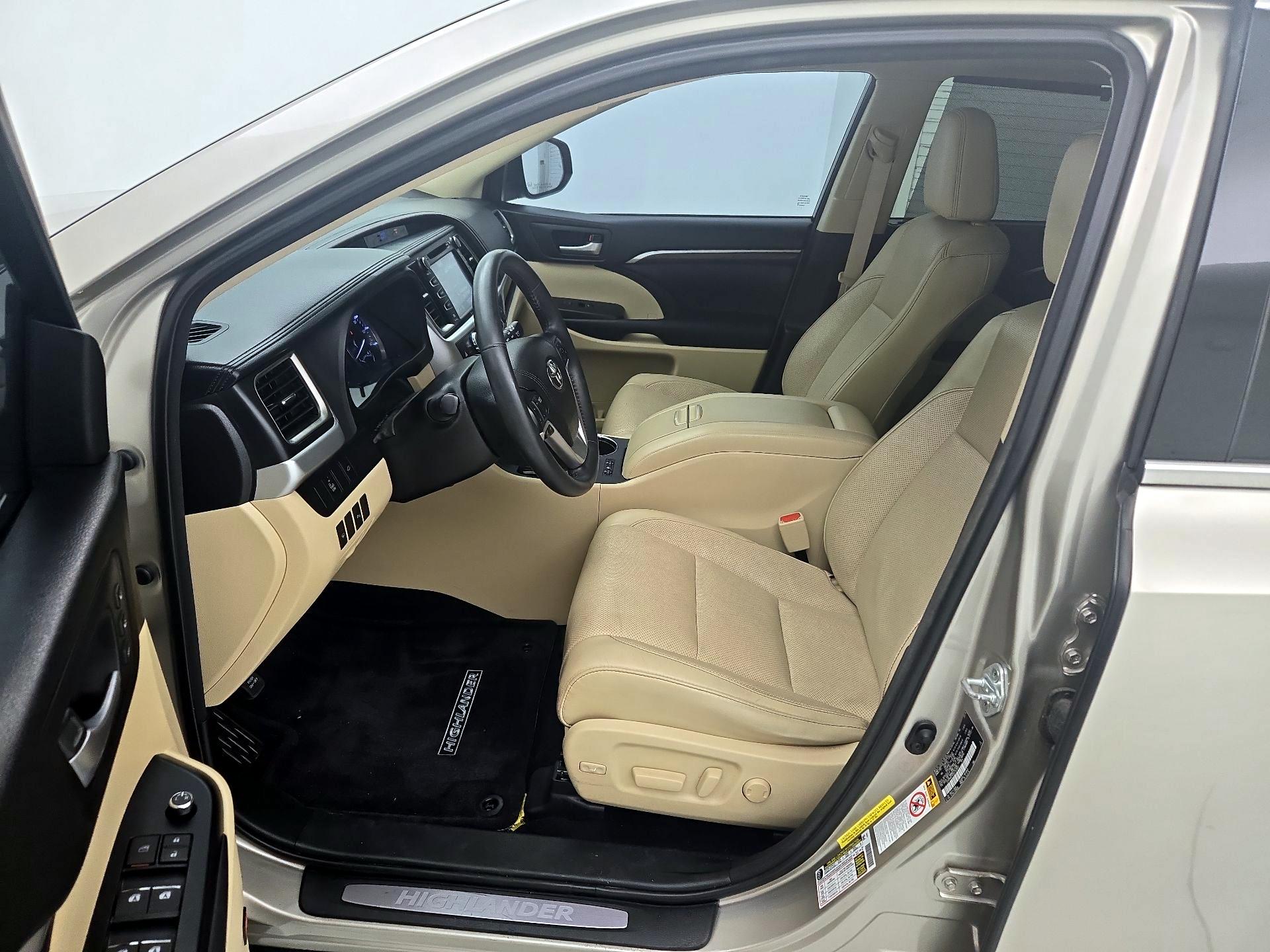 Thumbnail: 2016 Toyota Highlander - 11