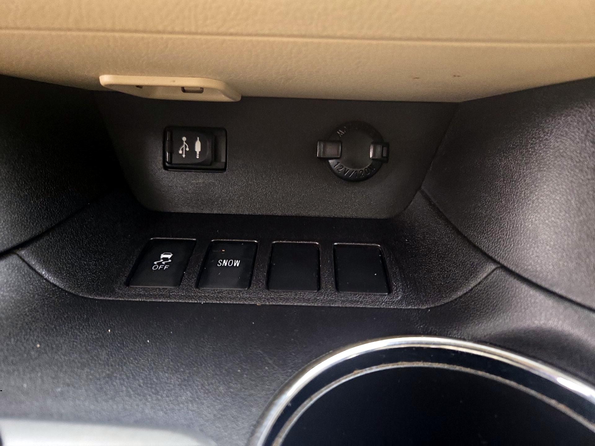 Thumbnail: 2016 Toyota Highlander - 18