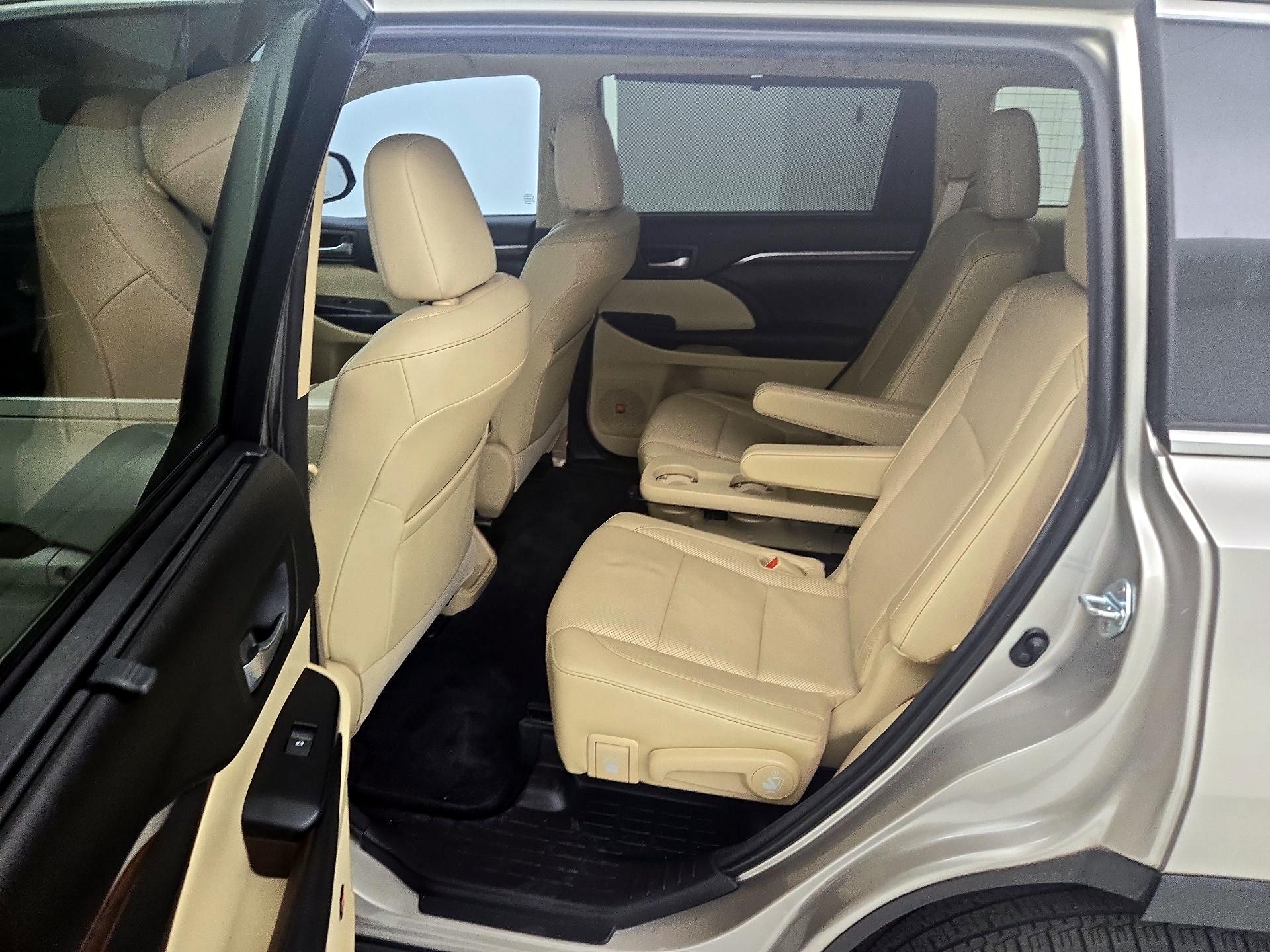 Thumbnail: 2016 Toyota Highlander - 20