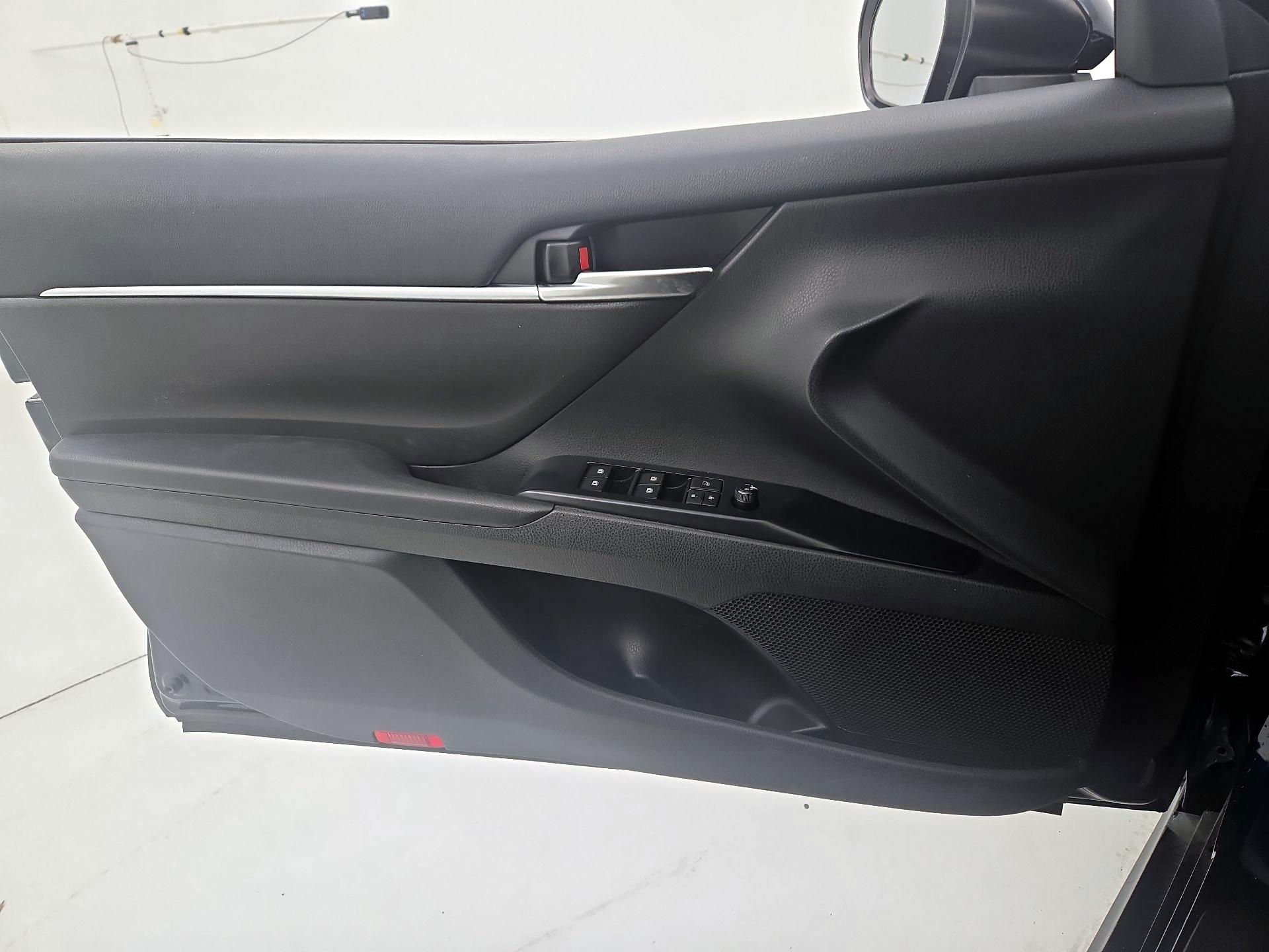 Thumbnail: 2020 Toyota Camry - 12