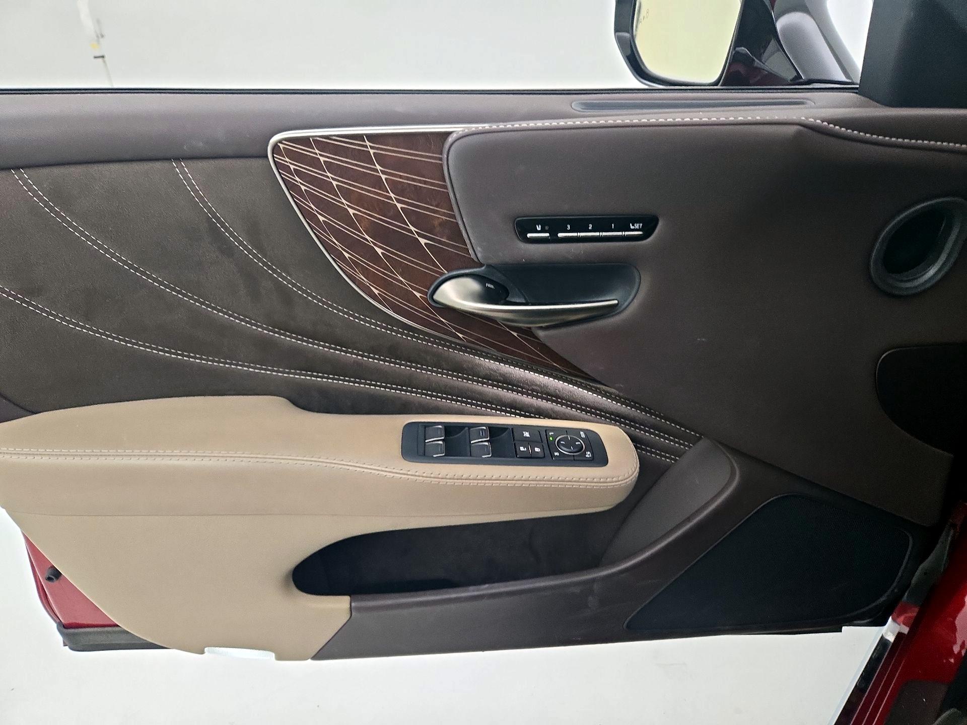 Thumbnail: 2019 Lexus LS - 12