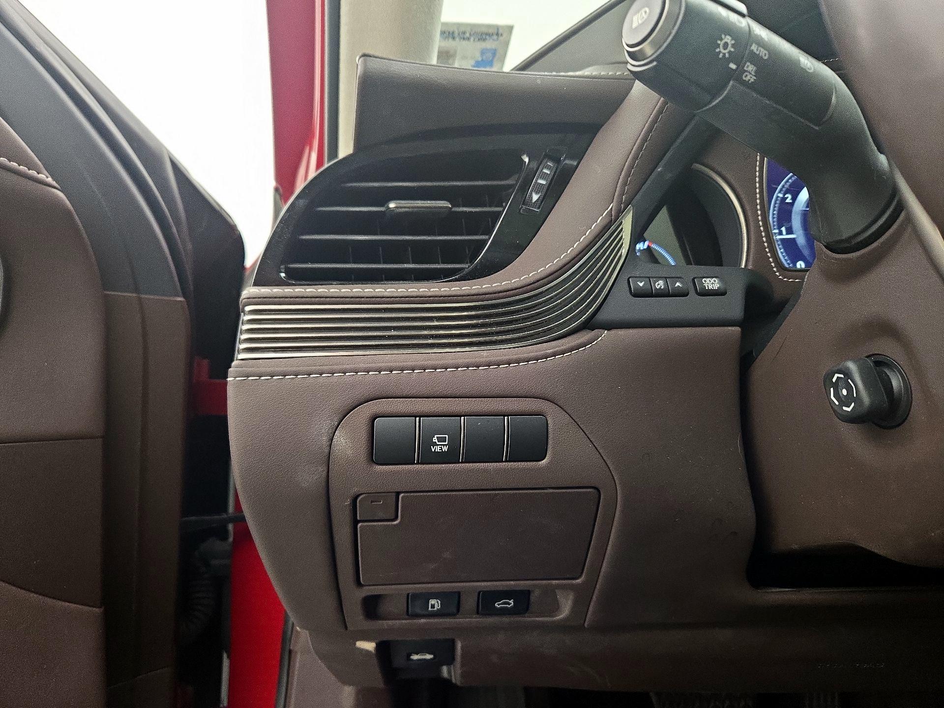 Thumbnail: 2019 Lexus LS - 13