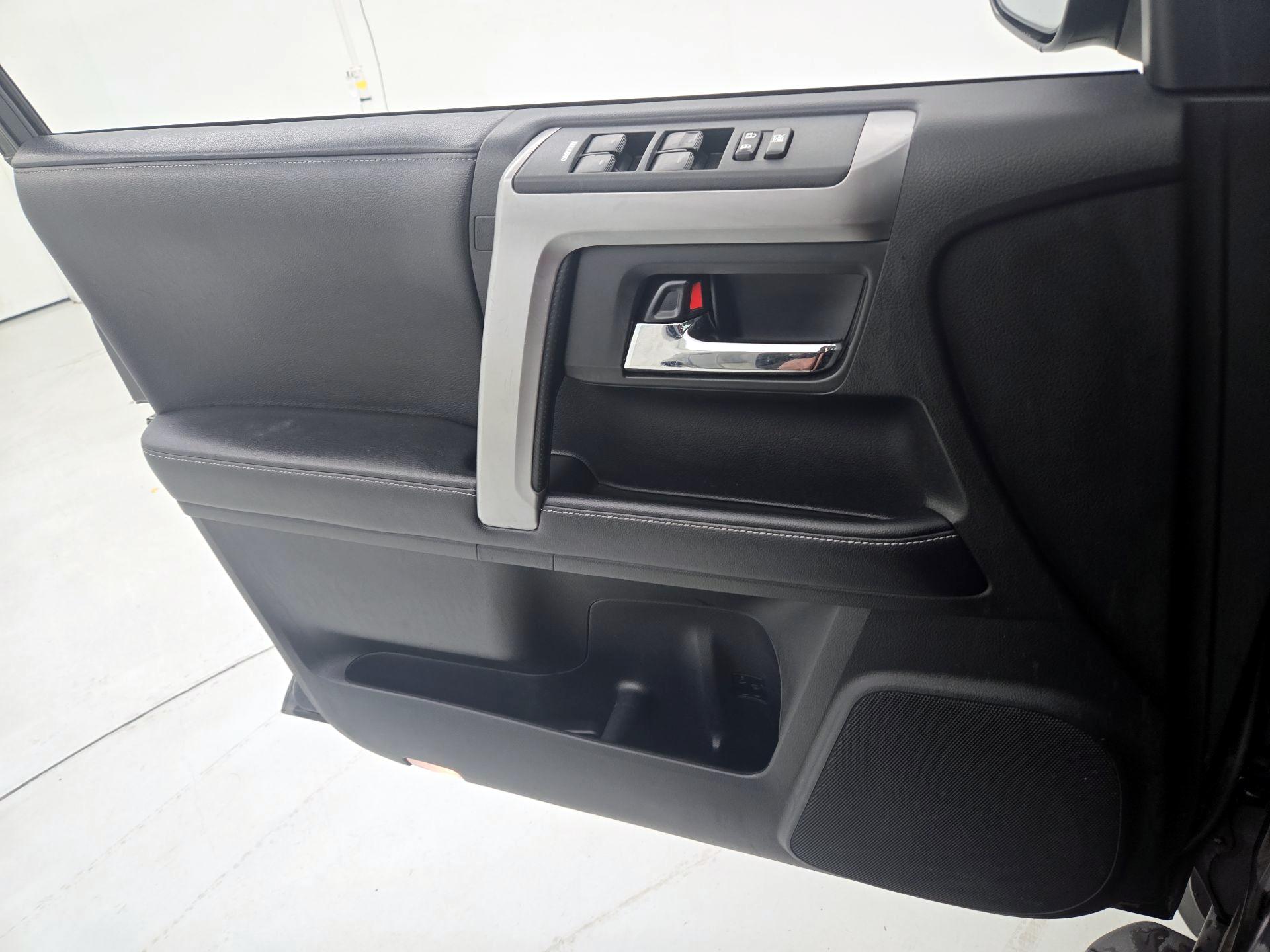 Thumbnail: 2018 Toyota 4Runner - 12