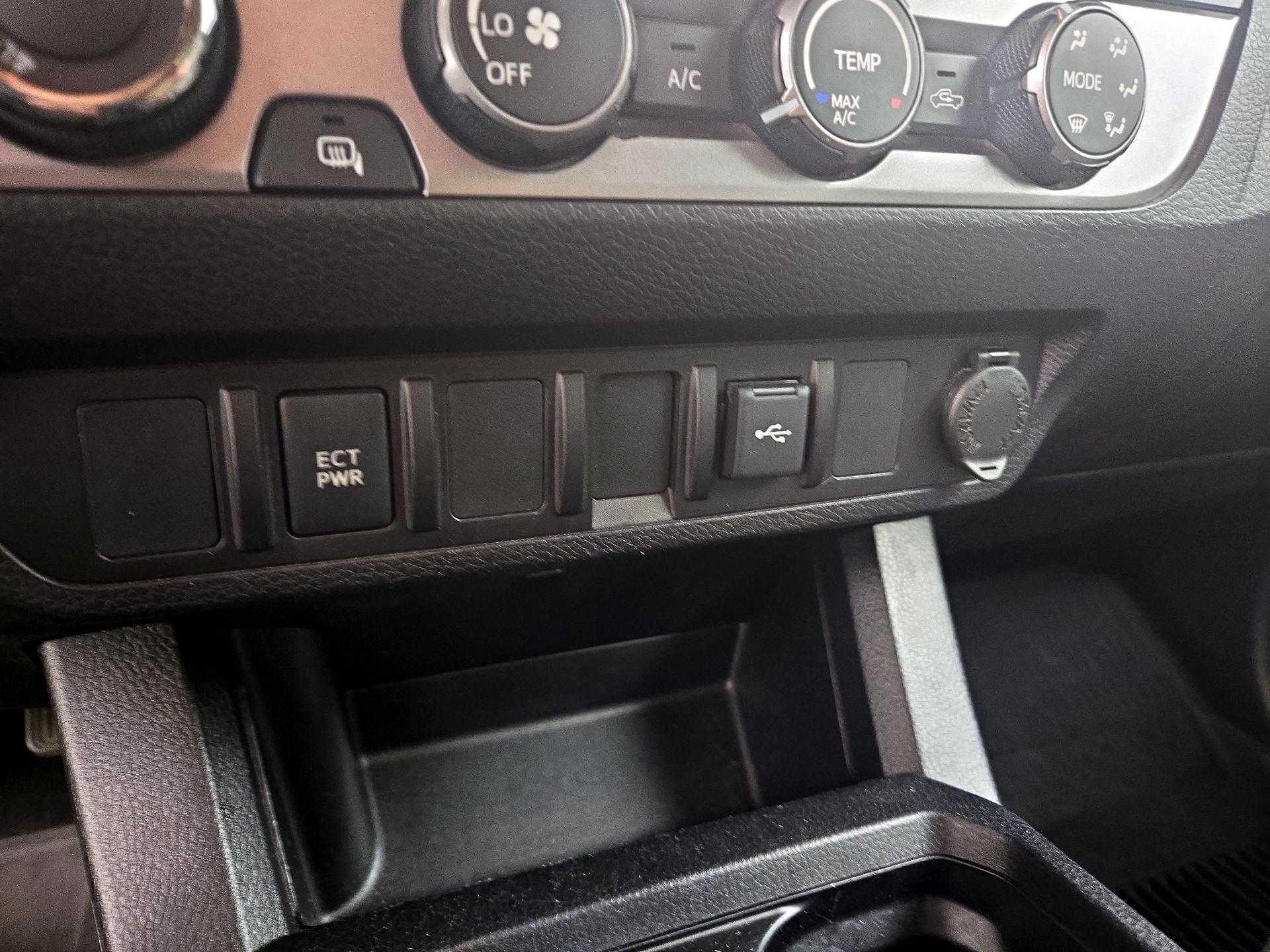 Thumbnail: 2021 Toyota Tacoma - 18