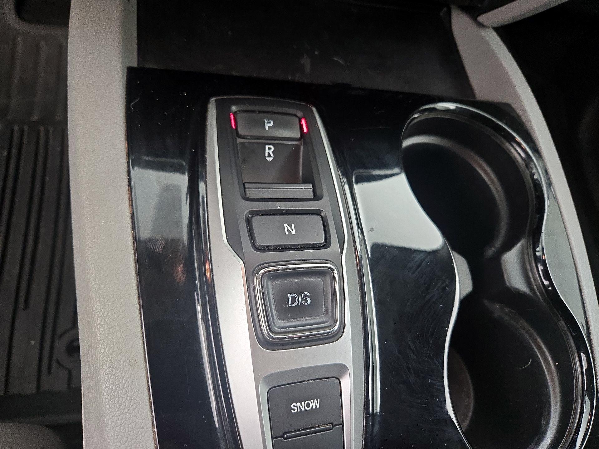 Thumbnail: 2016 Honda Pilot - 17