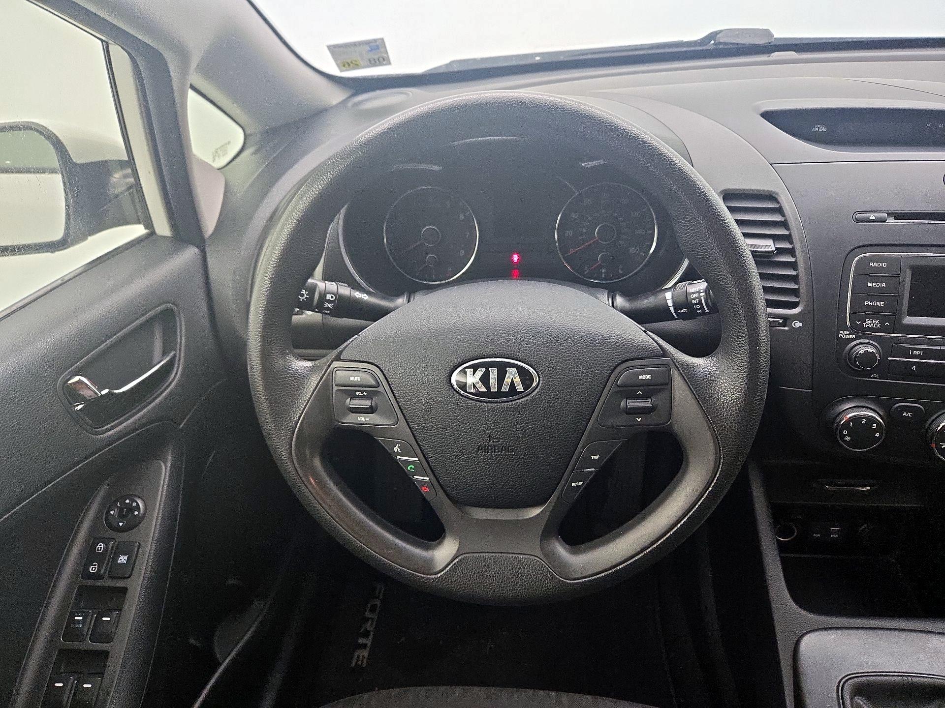 Thumbnail: 2016 Kia Forte - 10
