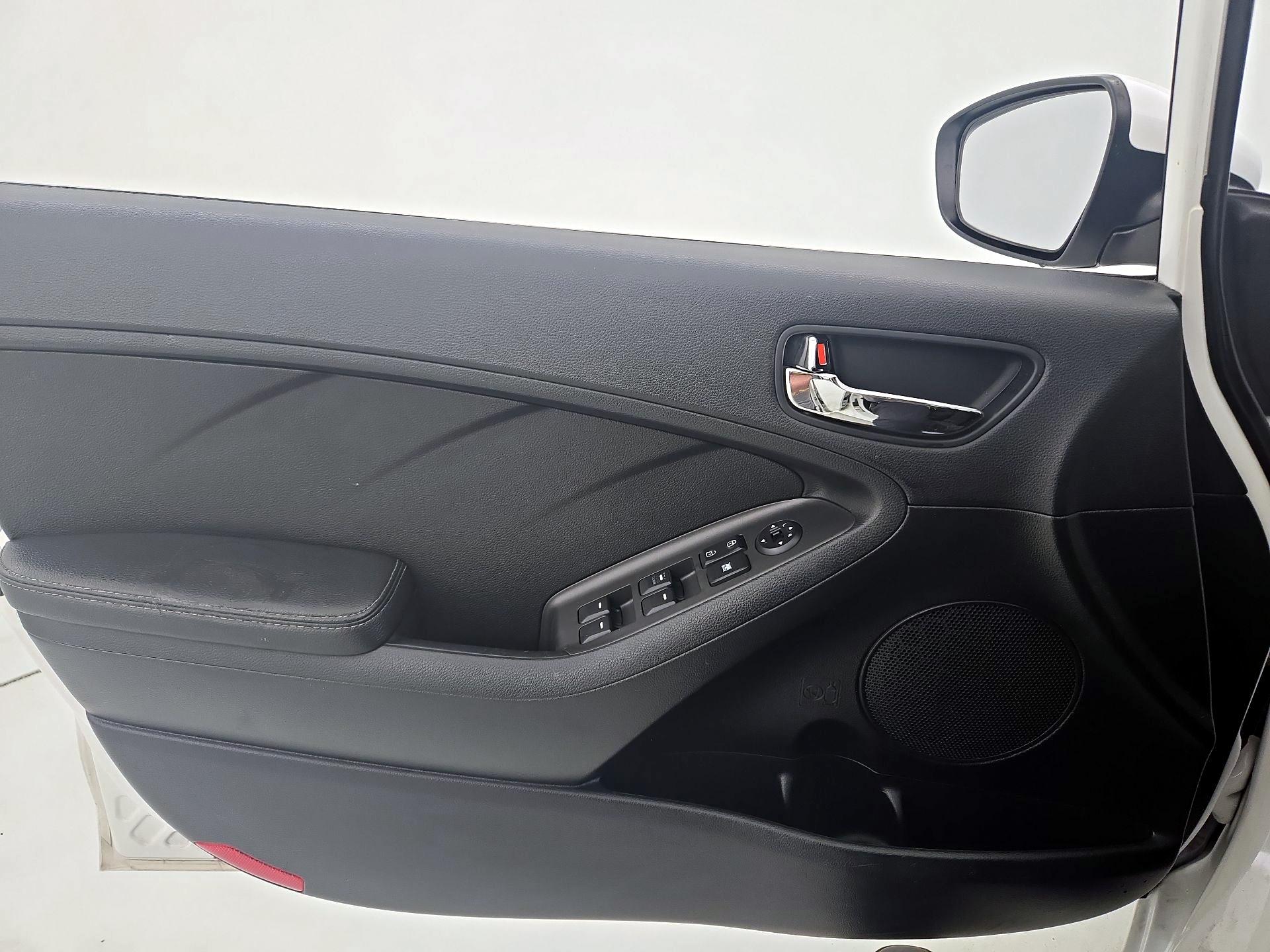 Thumbnail: 2016 Kia Forte - 12