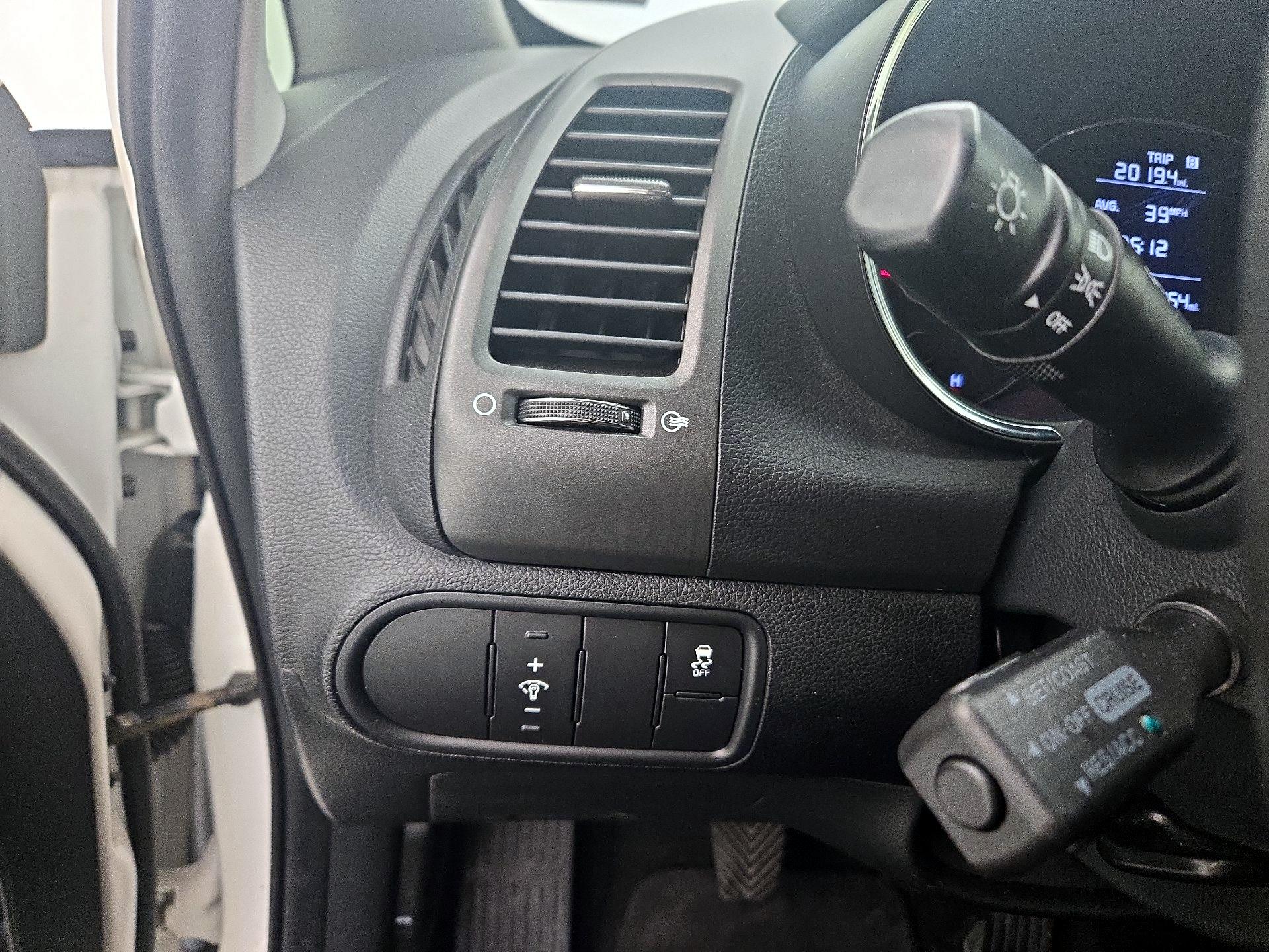 Thumbnail: 2016 Kia Forte - 13