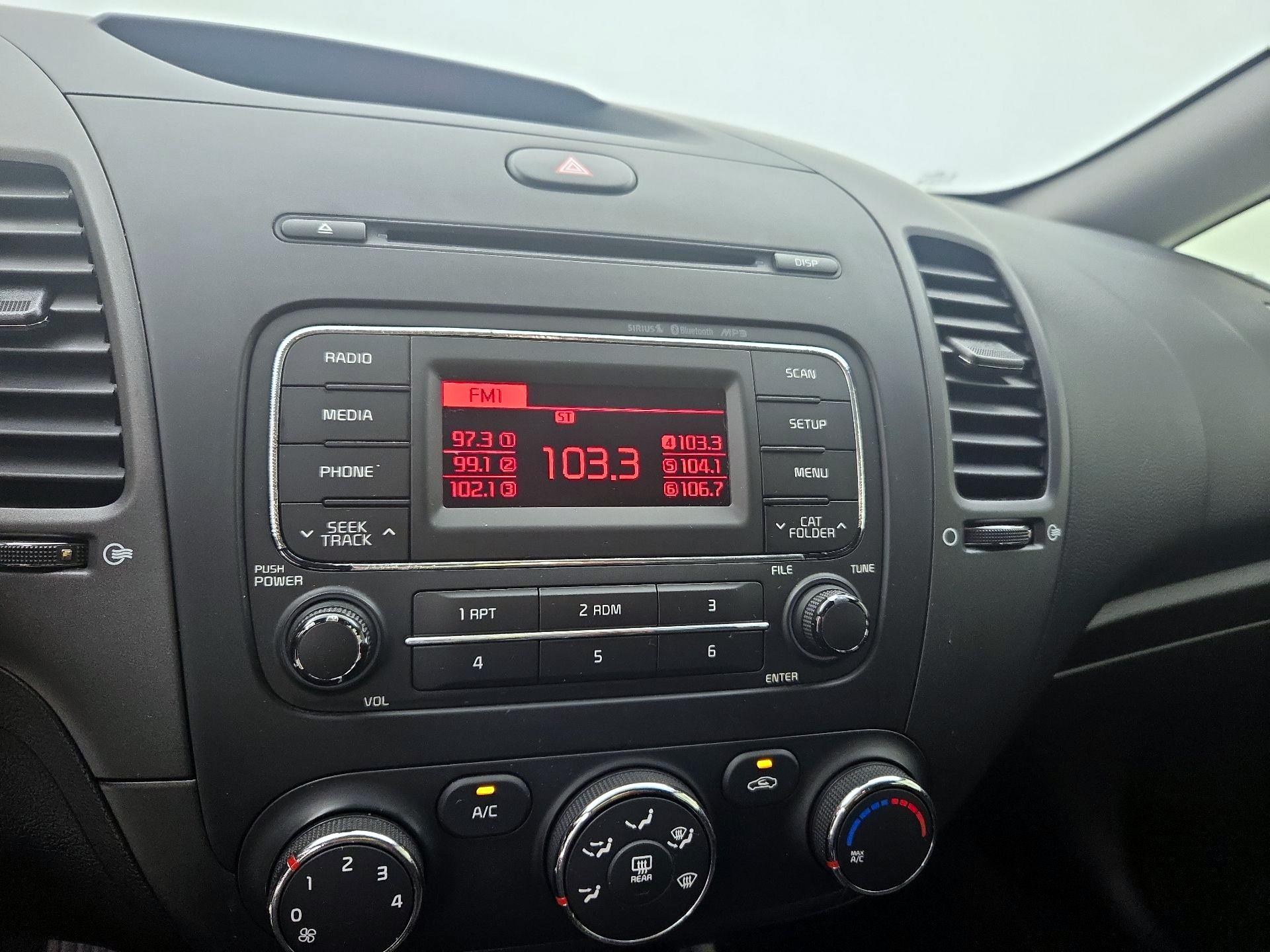 Thumbnail: 2016 Kia Forte - 14