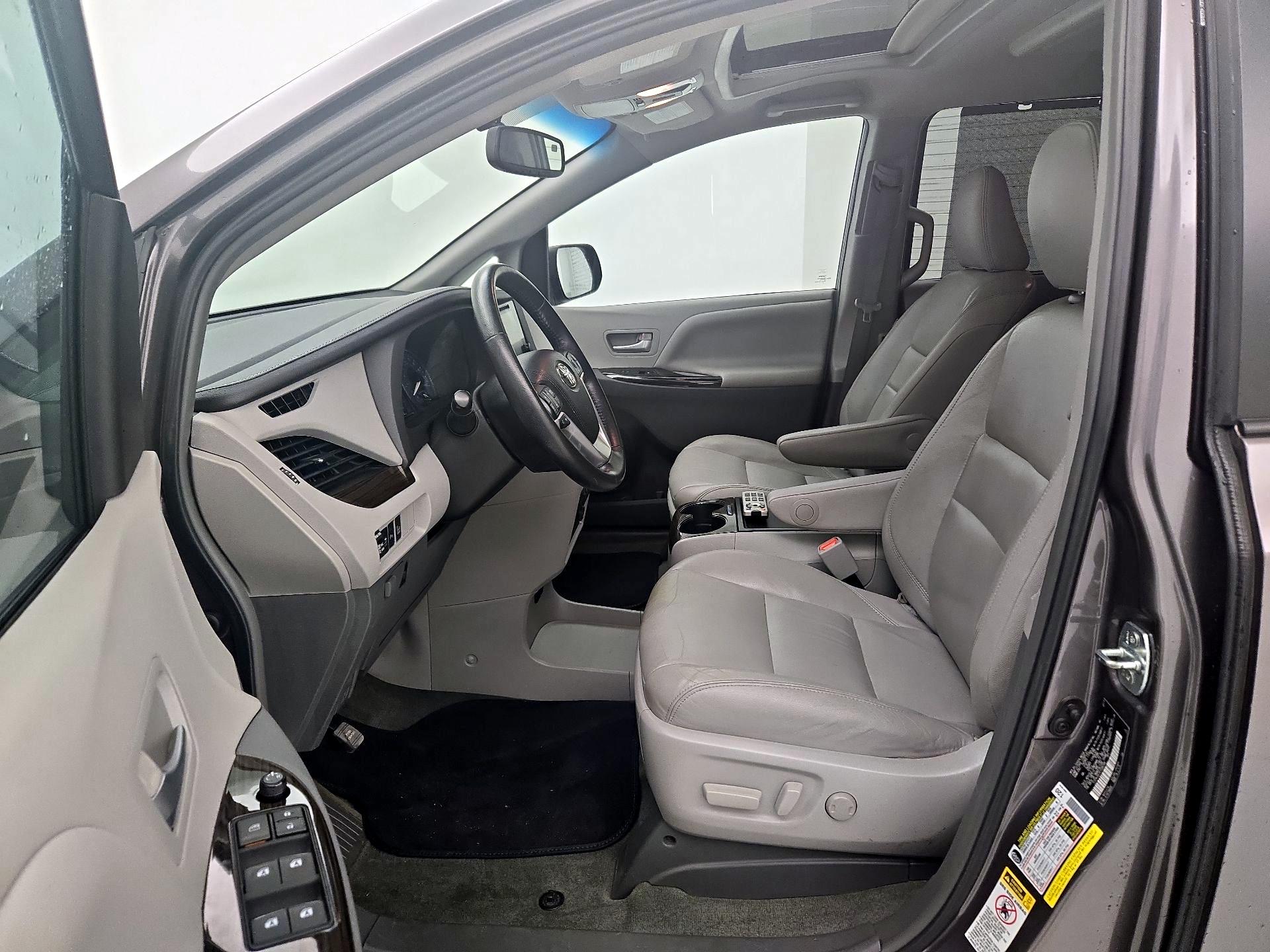 Thumbnail: 2015 Toyota Sienna - 11