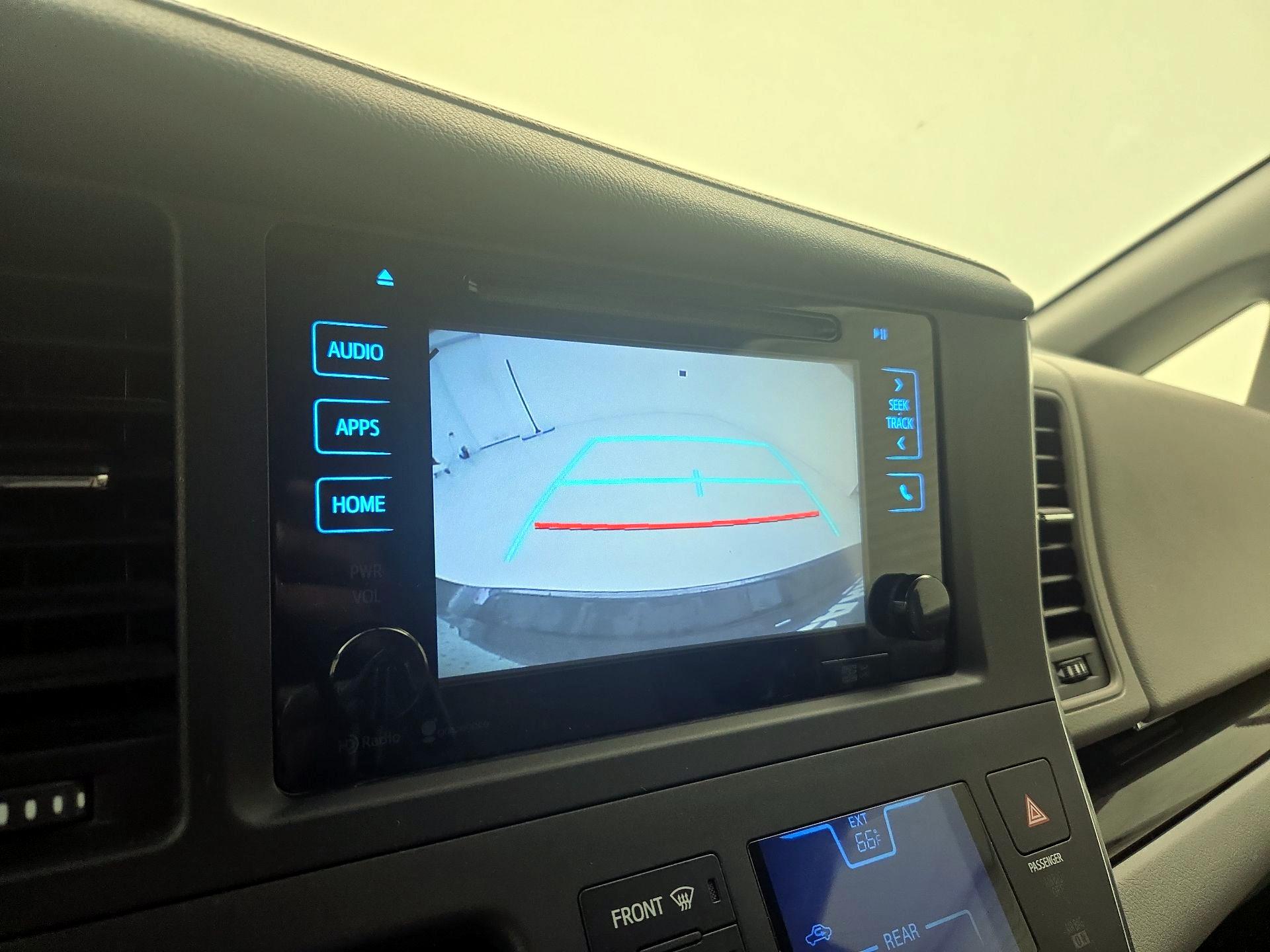 Thumbnail: 2015 Toyota Sienna - 14