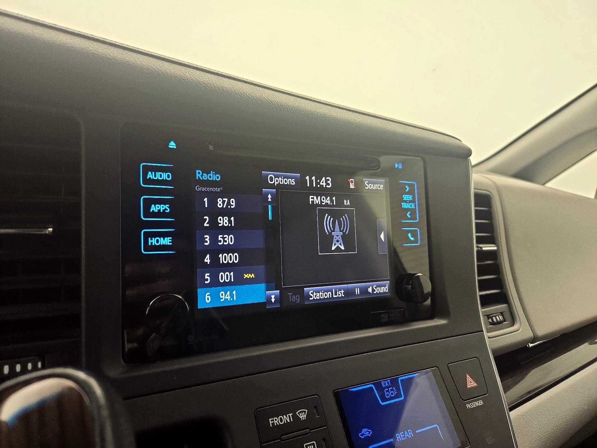 Thumbnail: 2015 Toyota Sienna - 15