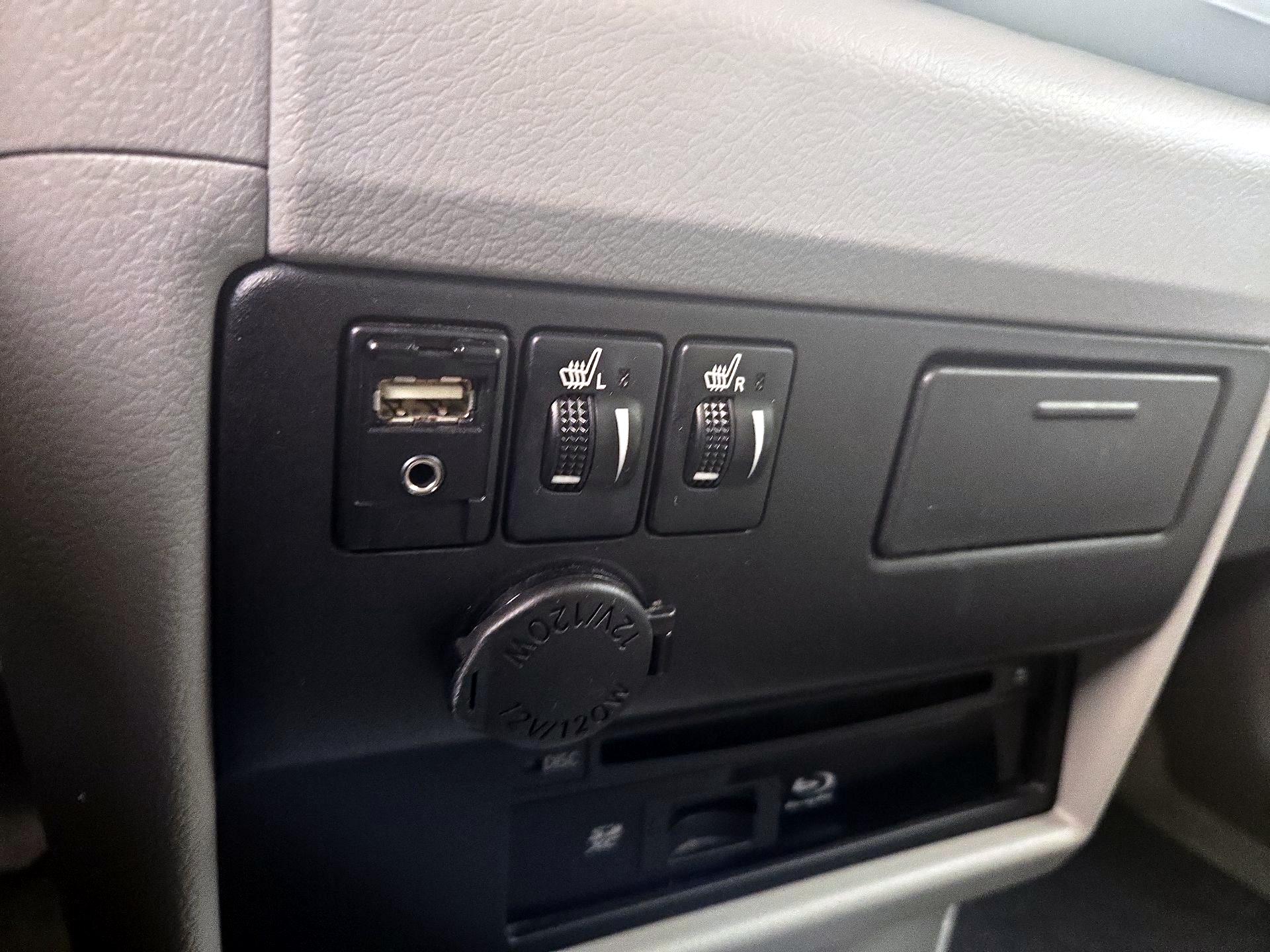 Thumbnail: 2015 Toyota Sienna - 18