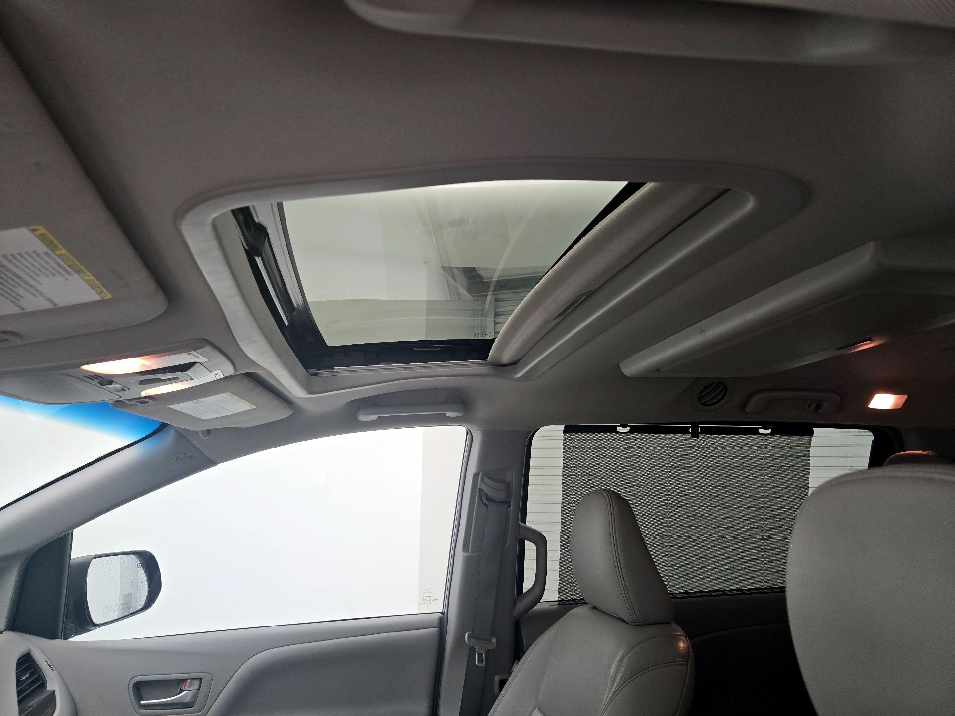 Thumbnail: 2015 Toyota Sienna - 19