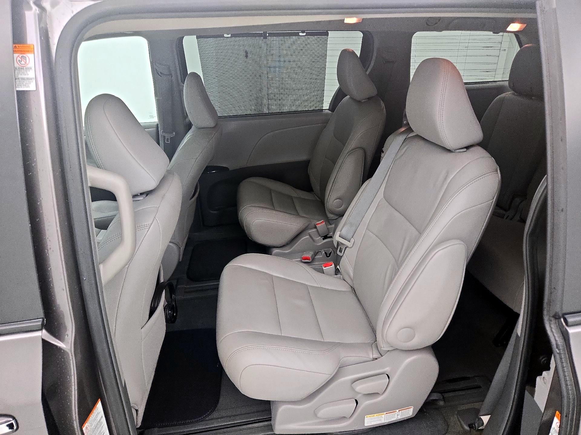 Thumbnail: 2015 Toyota Sienna - 20