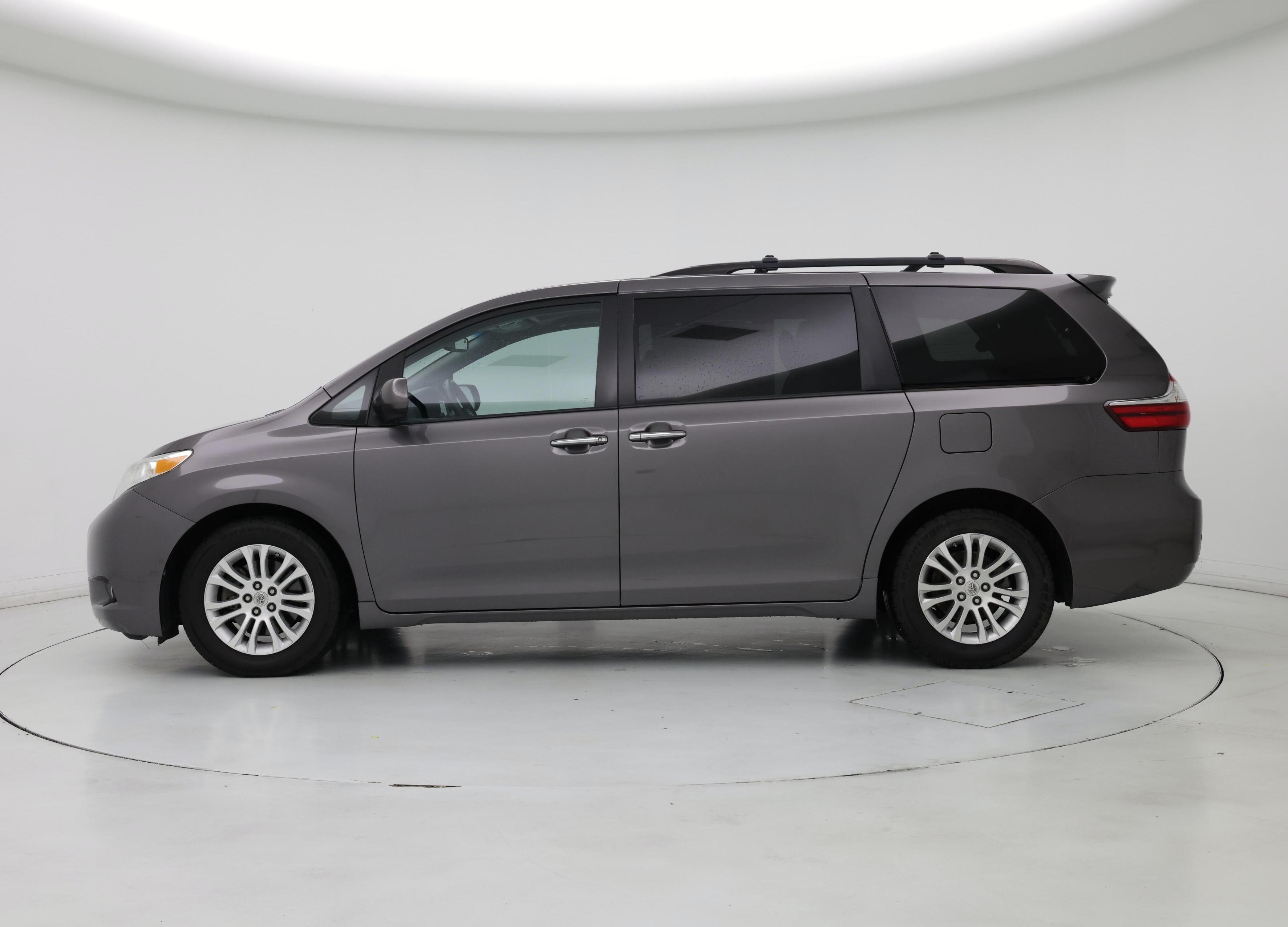 Thumbnail: 2015 Toyota Sienna - 3