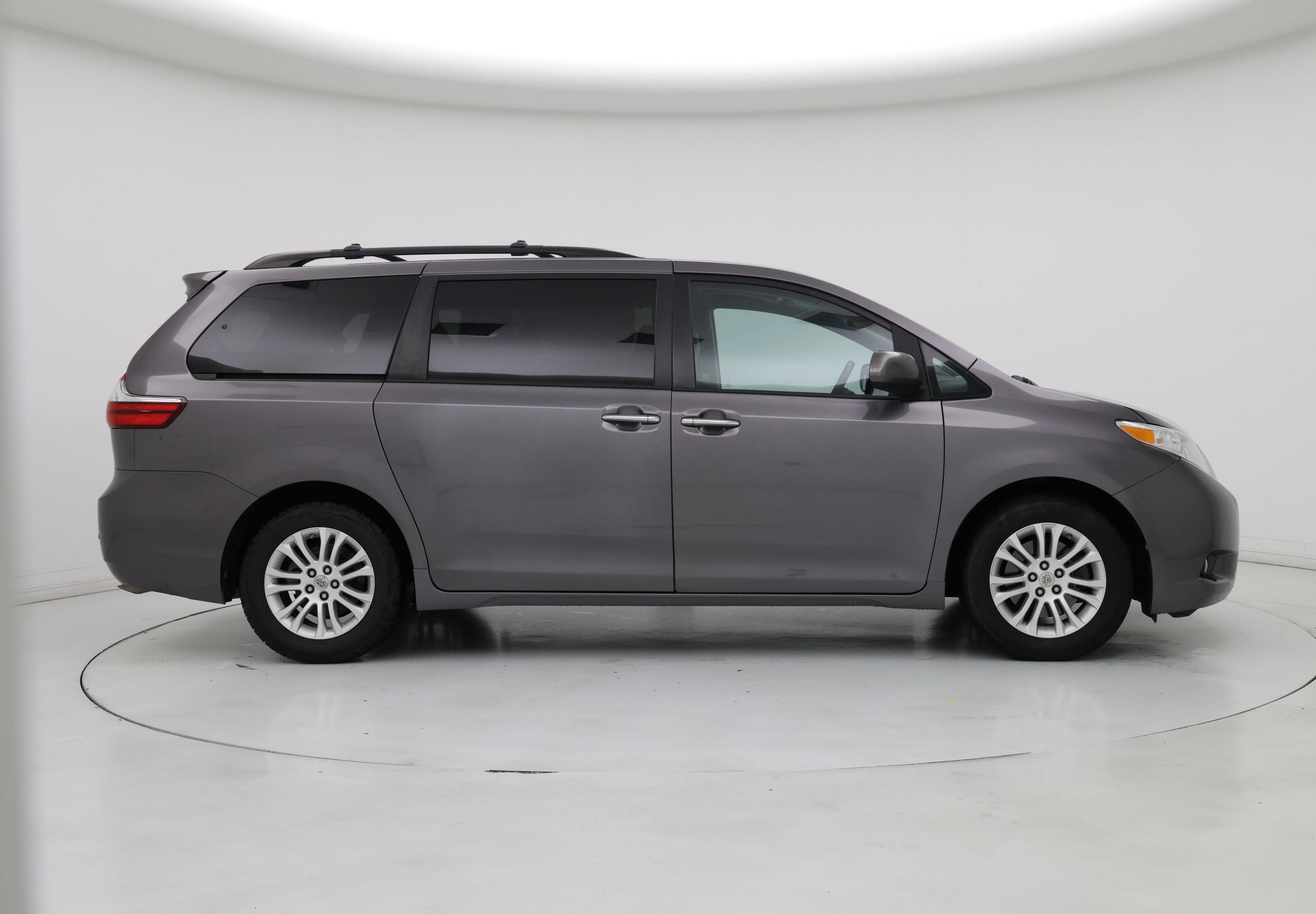 Thumbnail: 2015 Toyota Sienna - 7