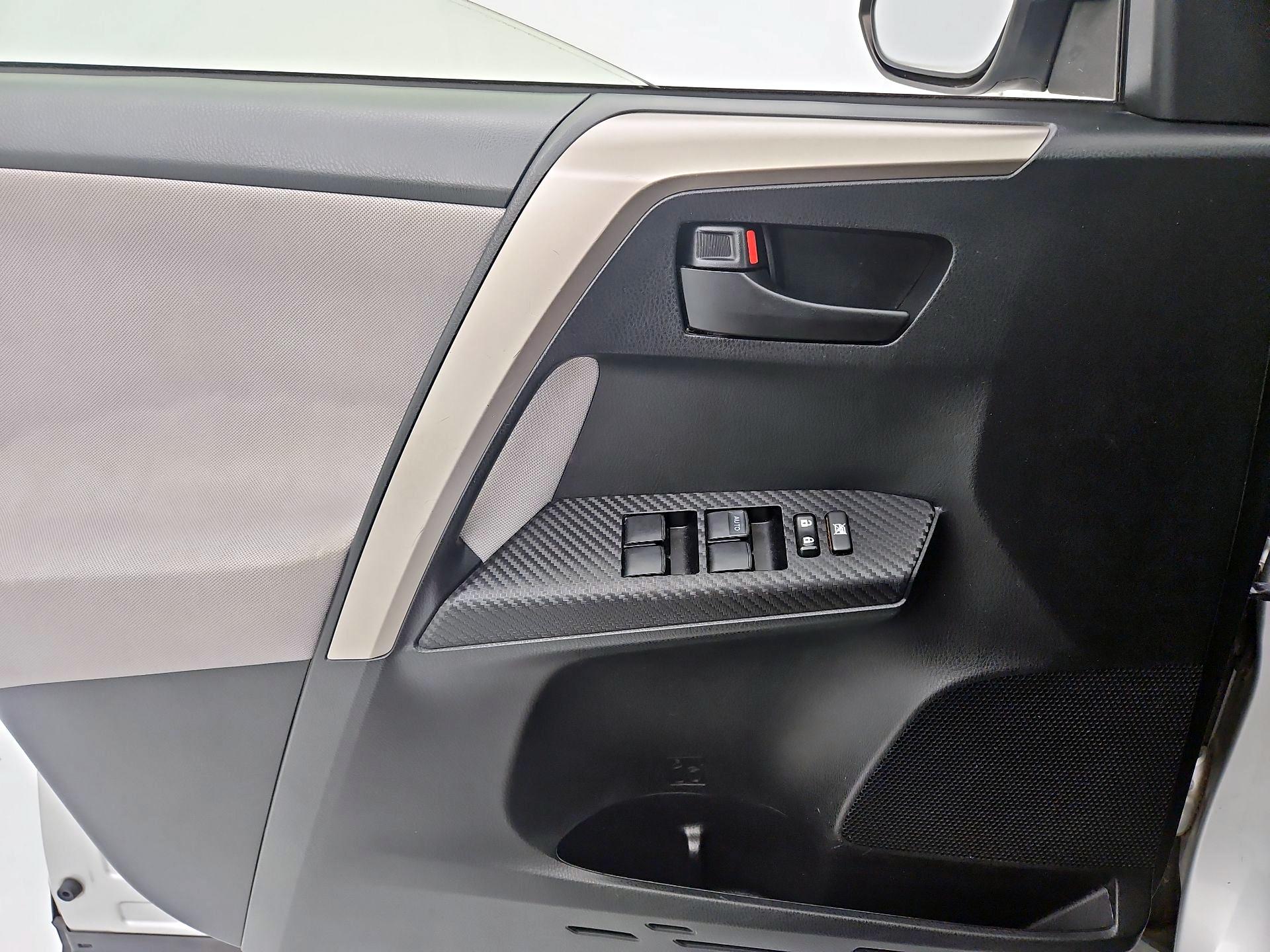 Thumbnail: 2015 Toyota RAV4 - 12