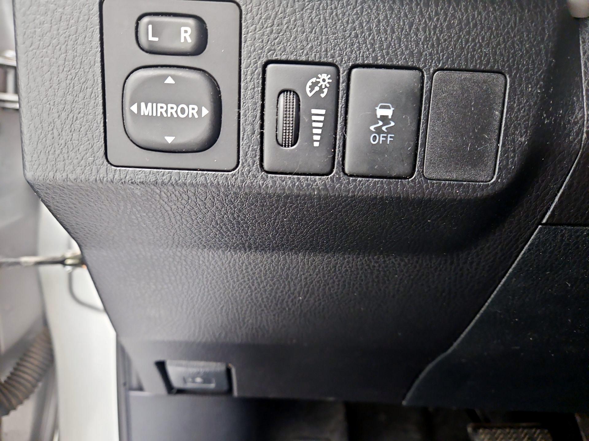 Thumbnail: 2015 Toyota RAV4 - 13