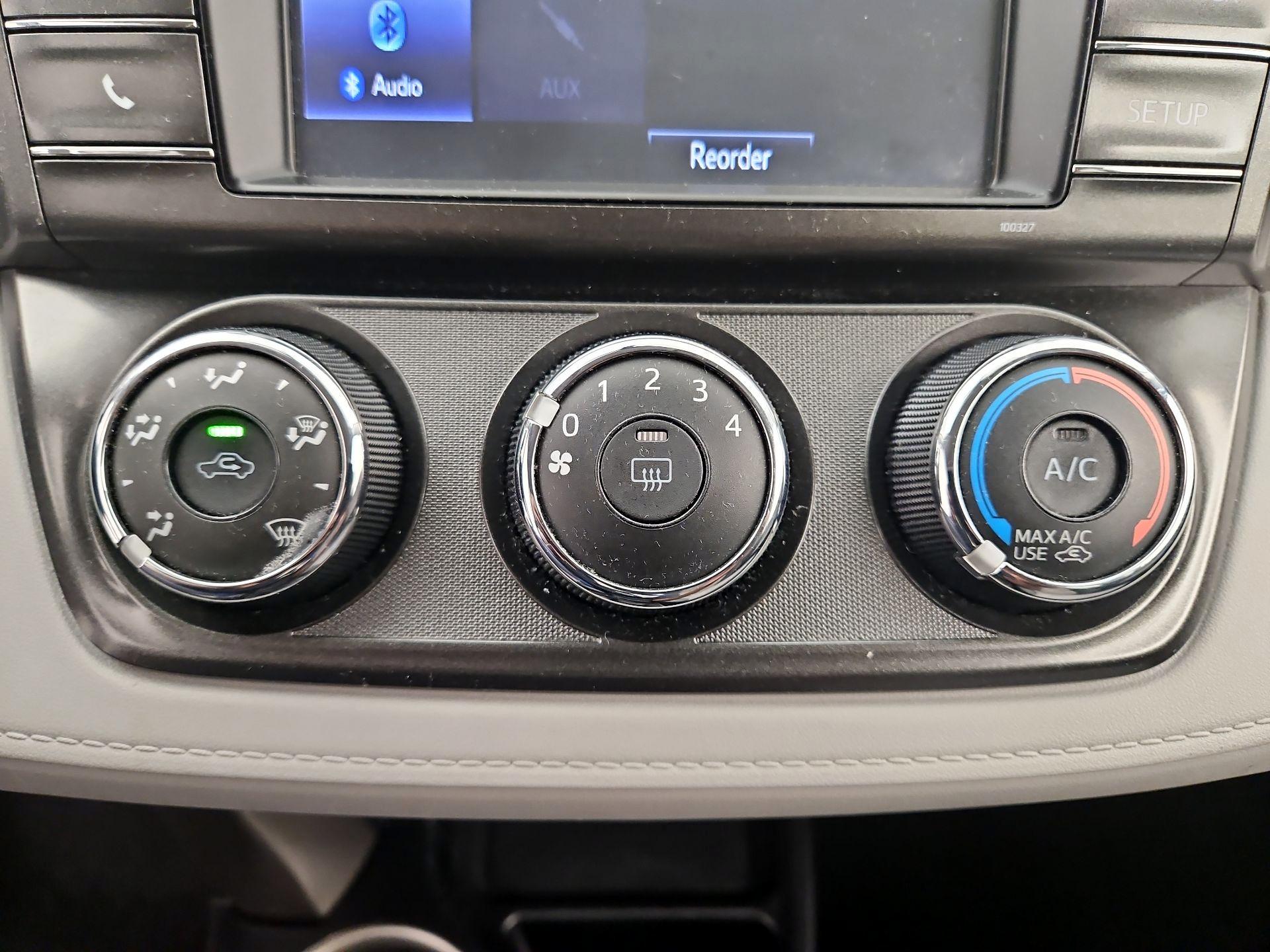 Thumbnail: 2015 Toyota RAV4 - 16