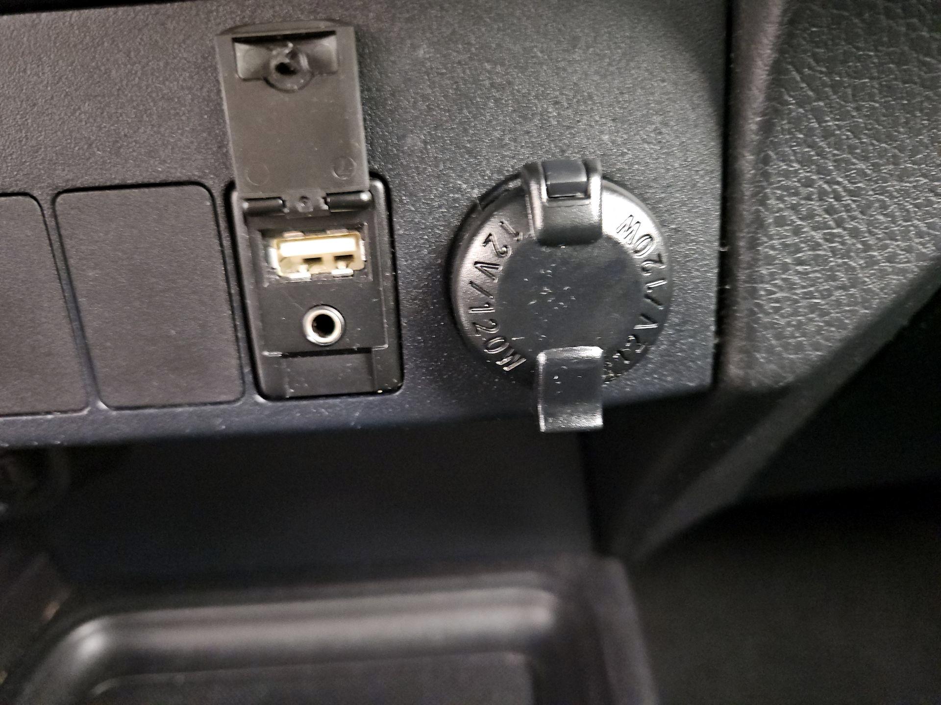 Thumbnail: 2015 Toyota RAV4 - 18