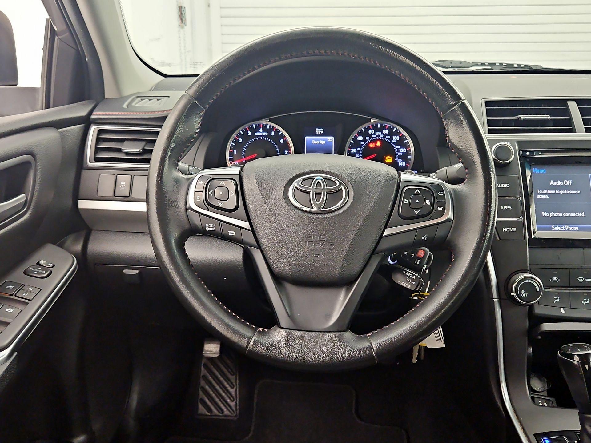 Thumbnail: 2016 Toyota Camry - 10