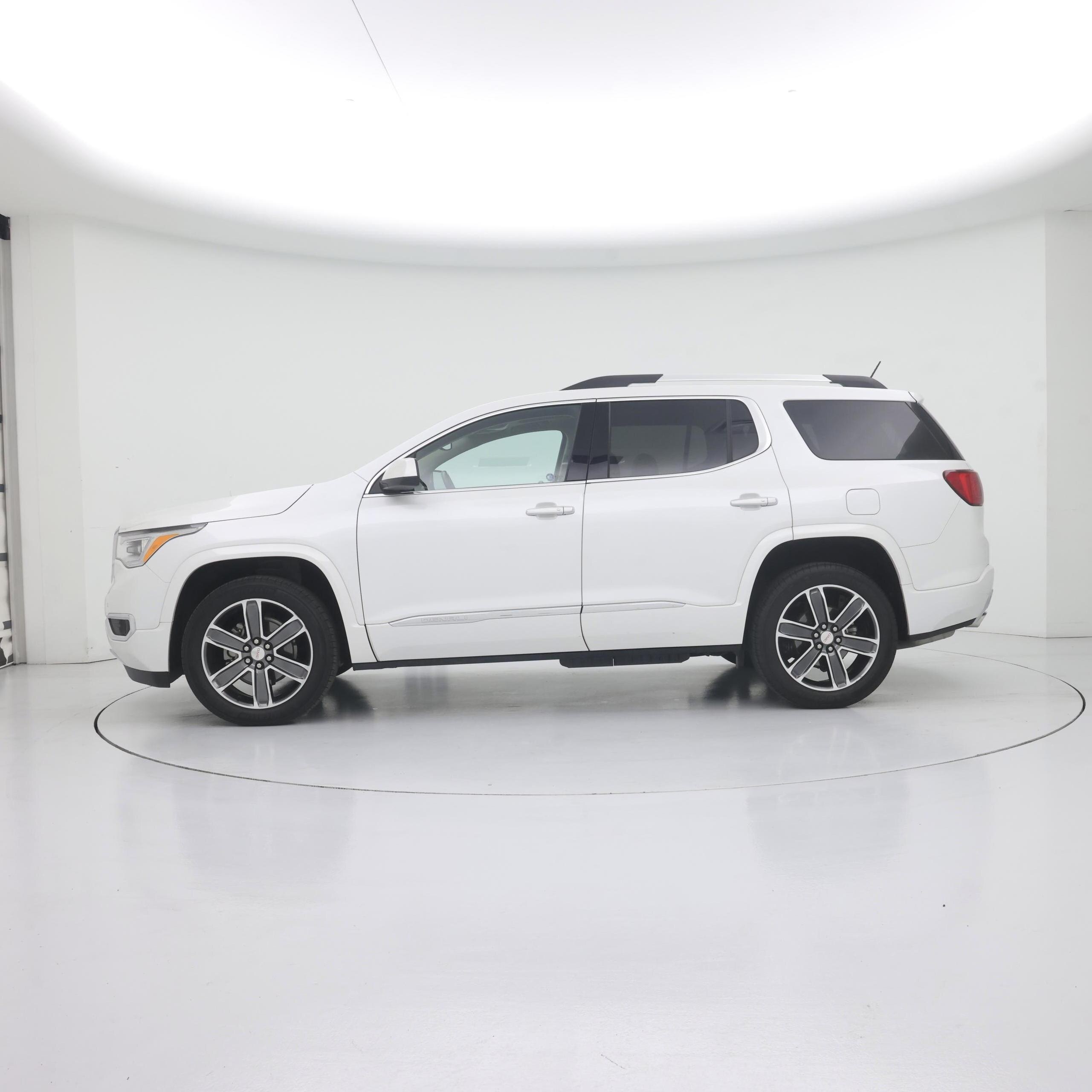 Thumbnail: 2019 GMC Acadia - 3