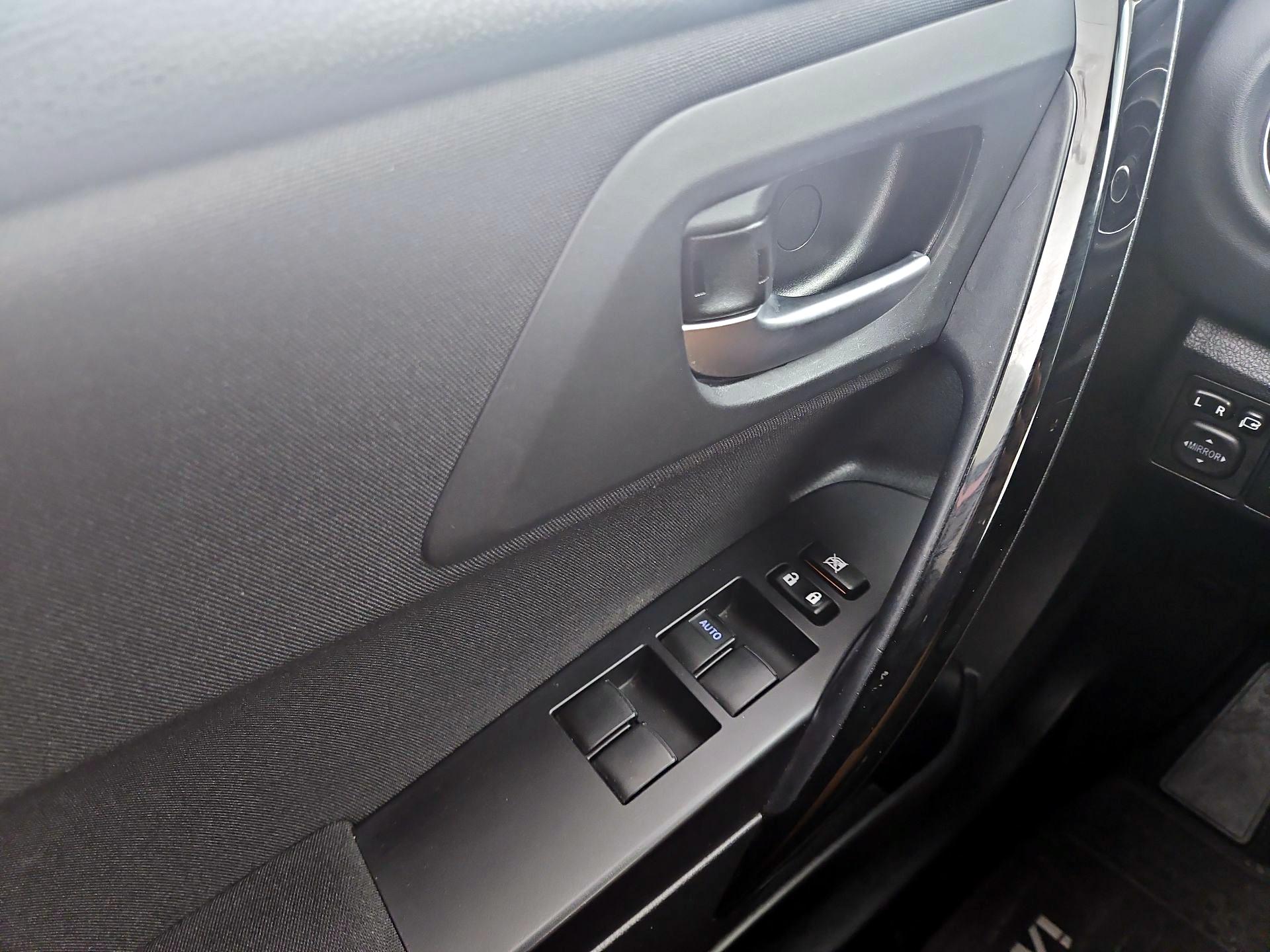 Thumbnail: 2017 Toyota Corolla iM - 12