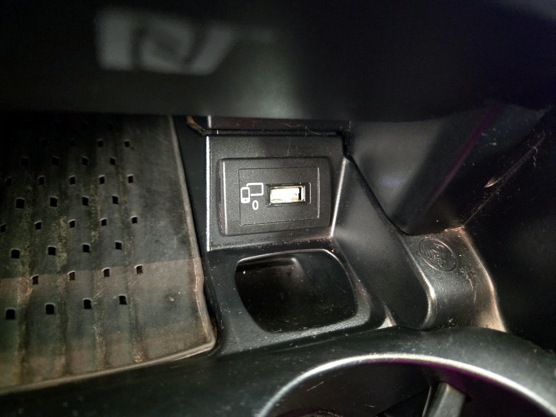 Thumbnail: 2020 Mercedes-Benz E-Class - 19