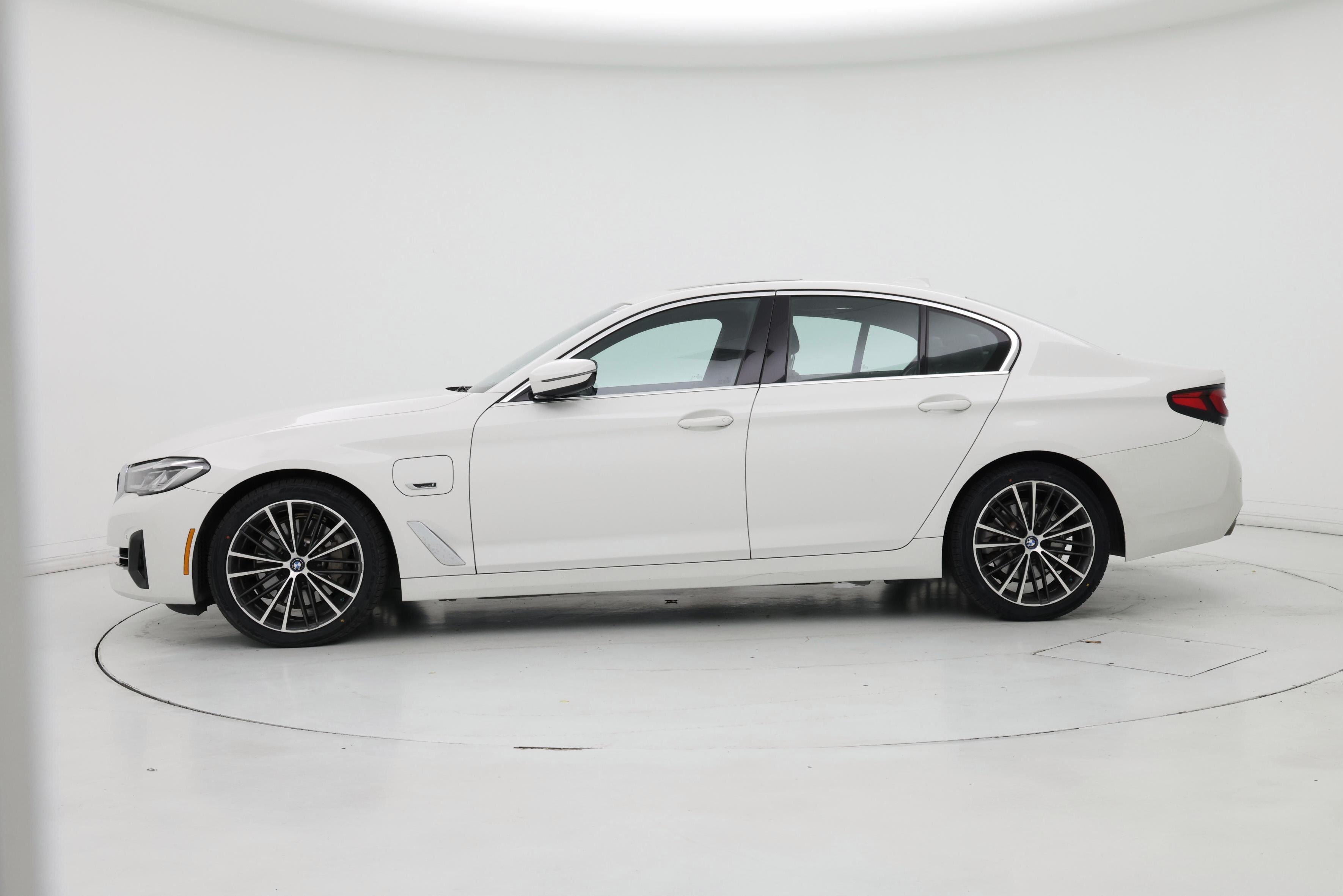 Thumbnail: 2023 BMW 5 Series - 3