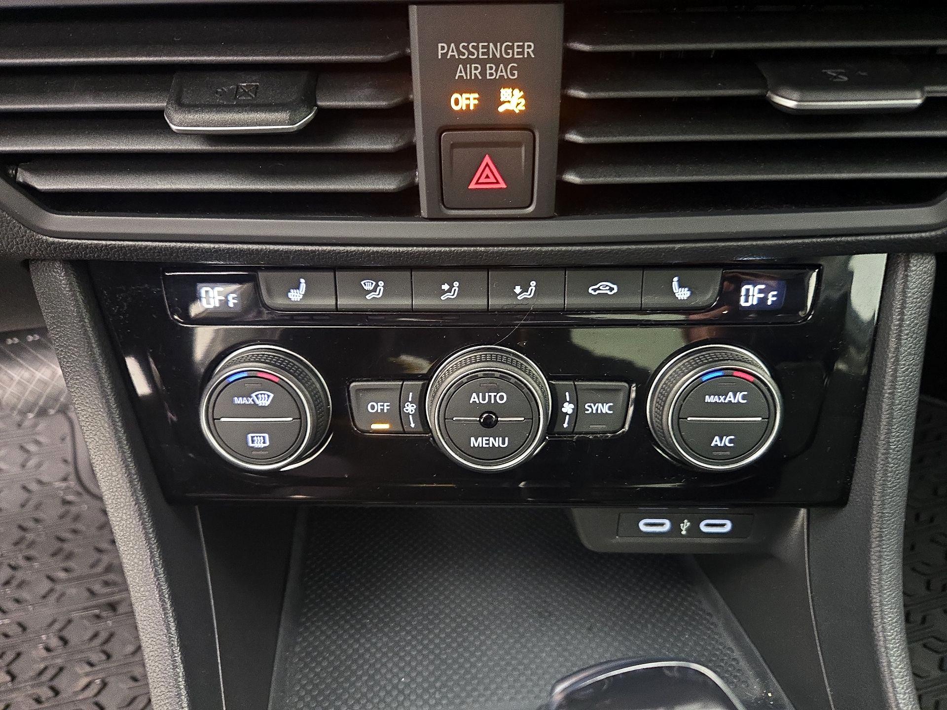 Thumbnail: 2024 Volkswagen Jetta - 16