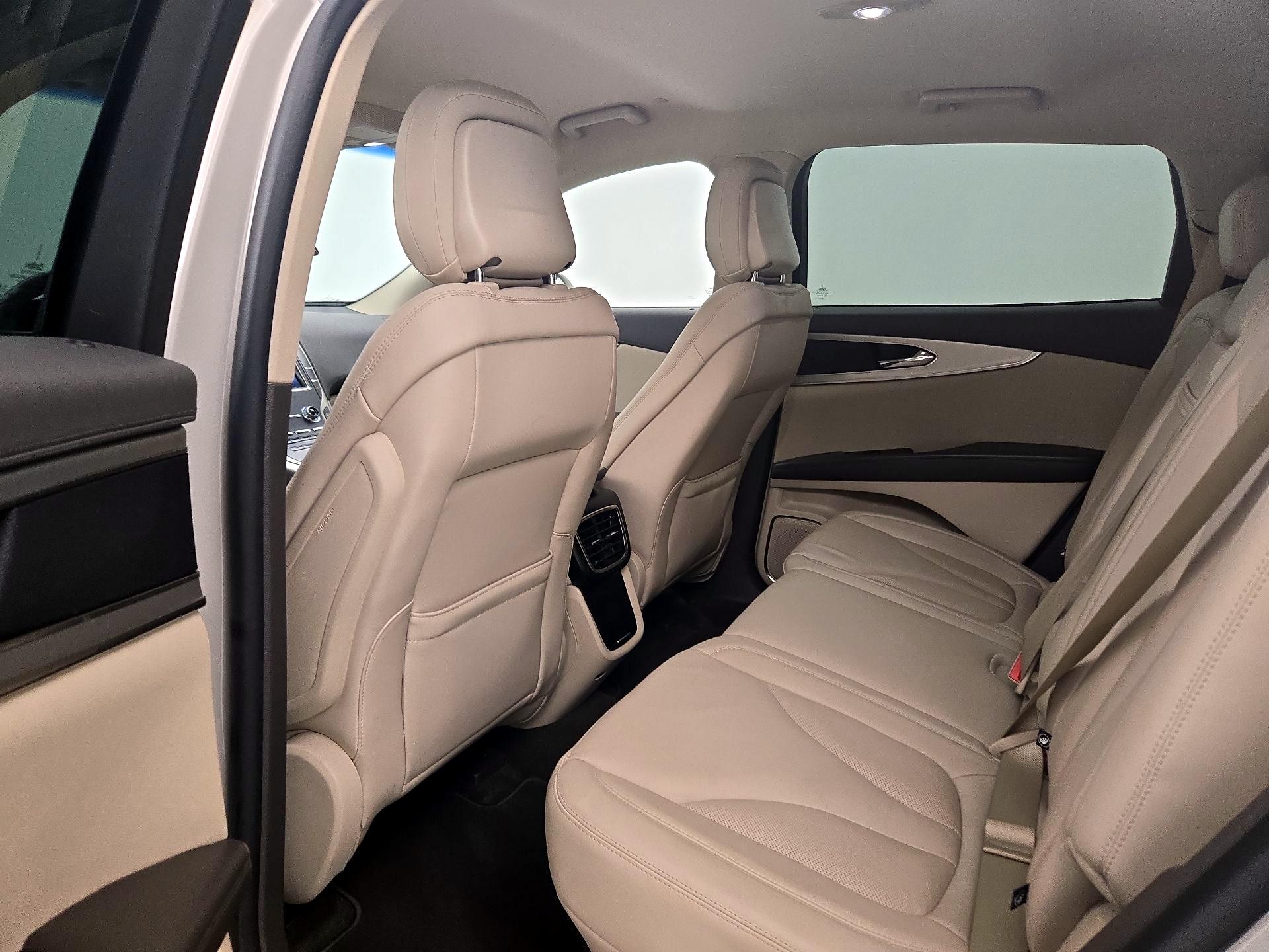 Thumbnail: 2020 Lincoln Nautilus - 19