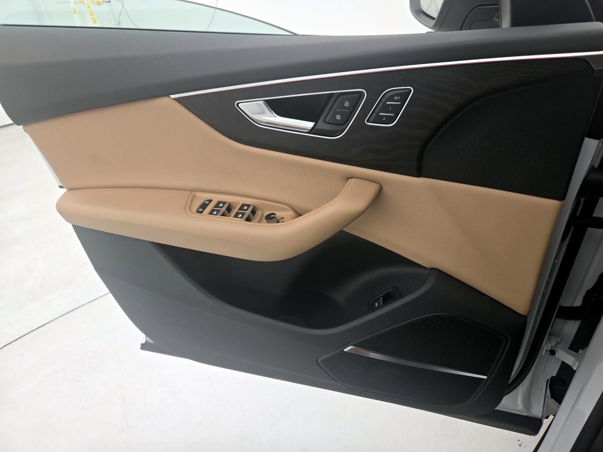 Thumbnail: 2021 Audi Q8 - 12