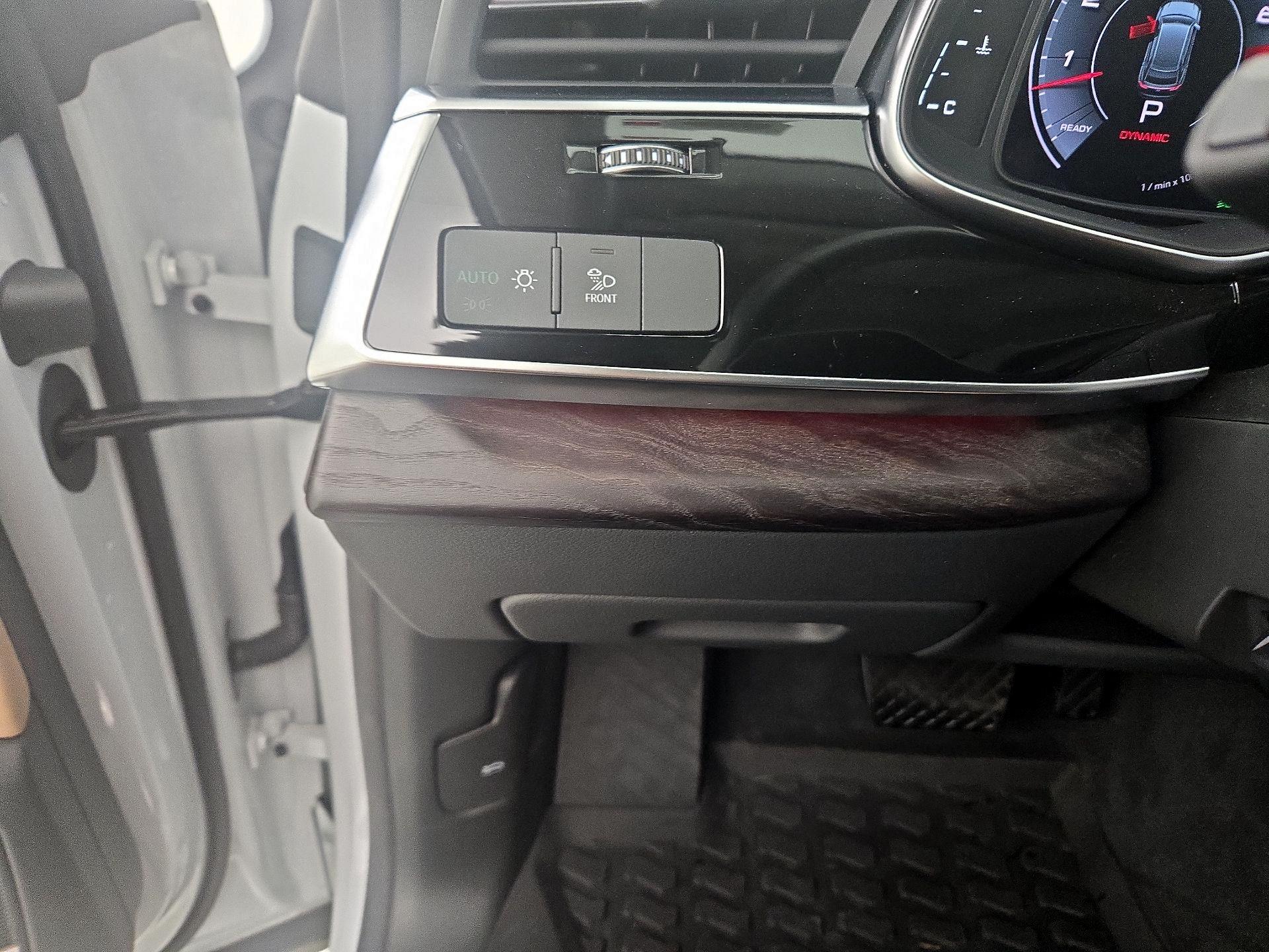 Thumbnail: 2021 Audi Q8 - 13