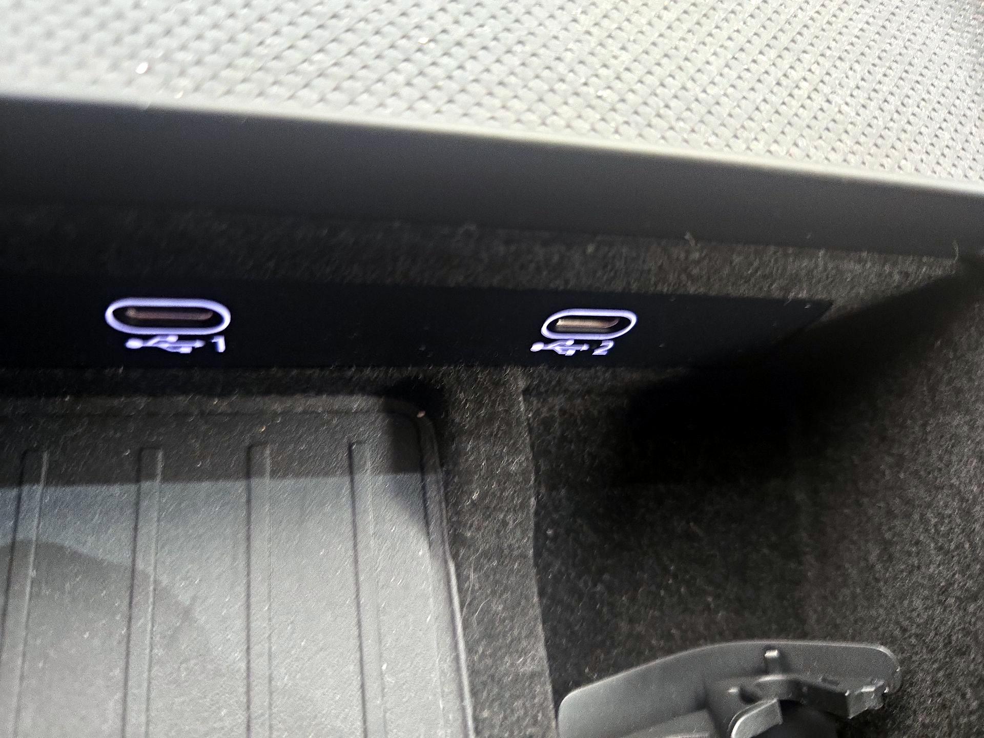 Thumbnail: 2021 Audi Q8 - 18