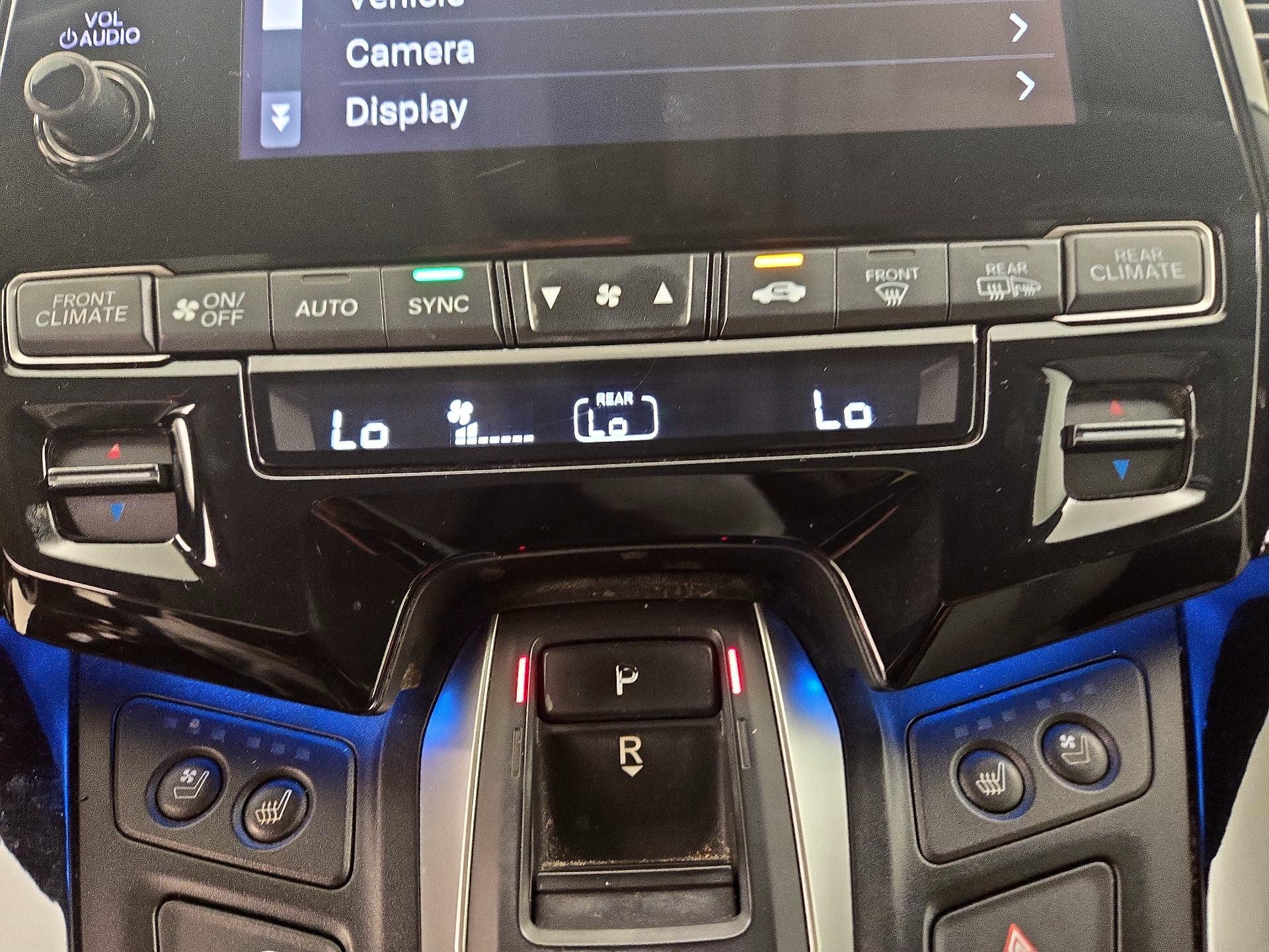 Thumbnail: 2018 Honda Odyssey - 16