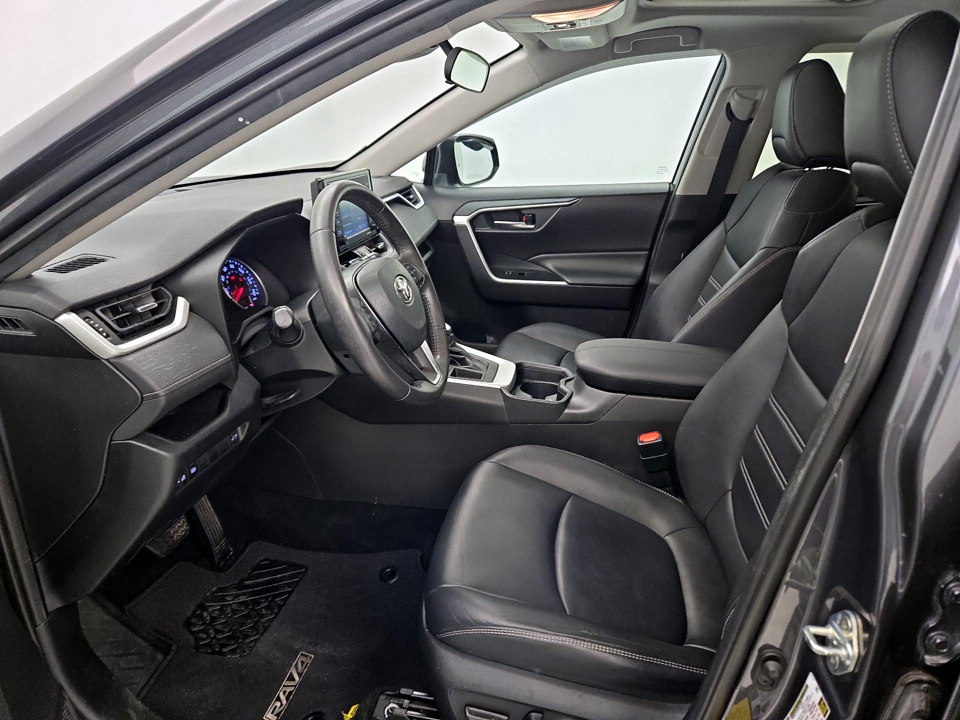 Thumbnail: 2020 Toyota RAV4 - 11